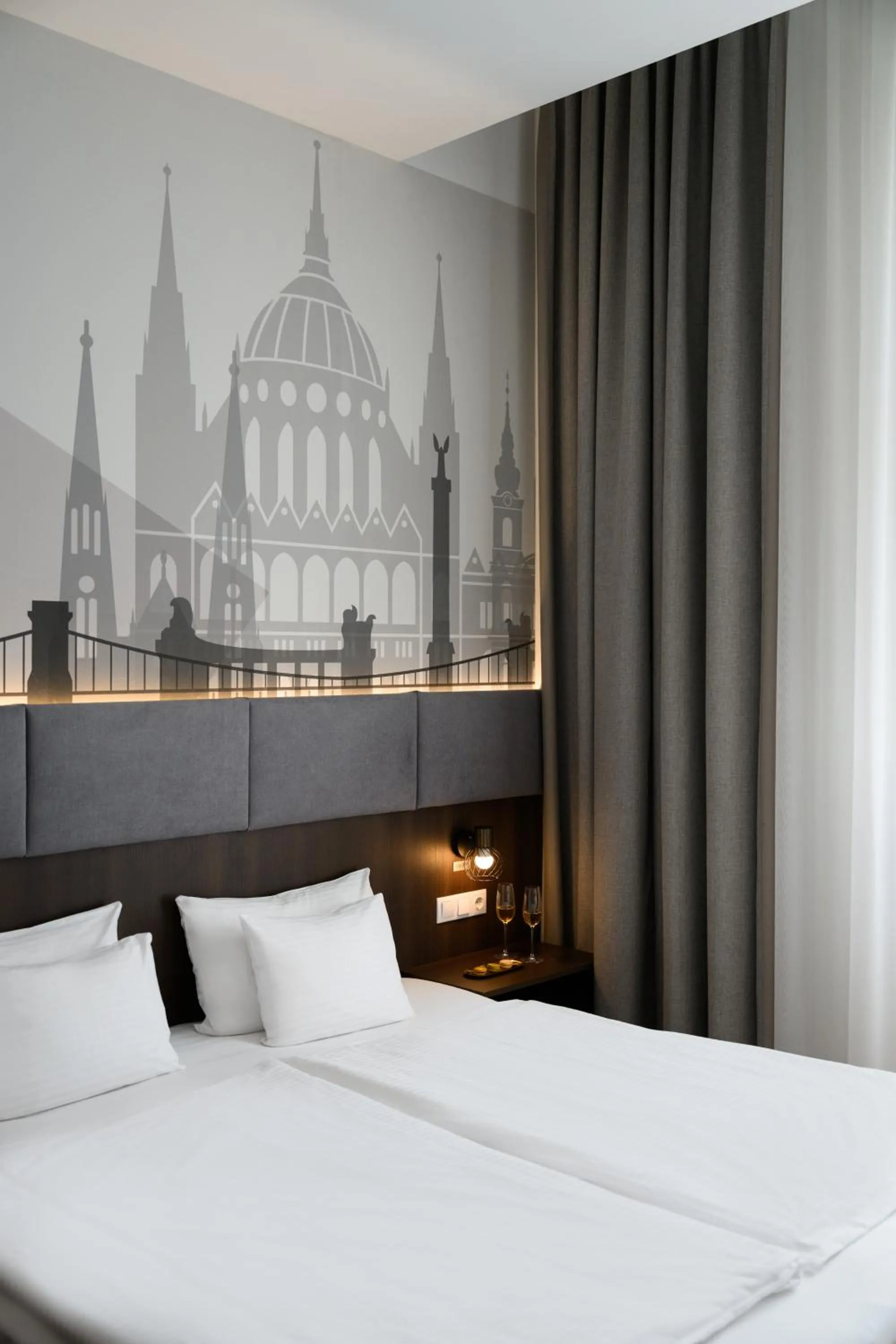 Bedroom, Bed in 12 Revay Hotel