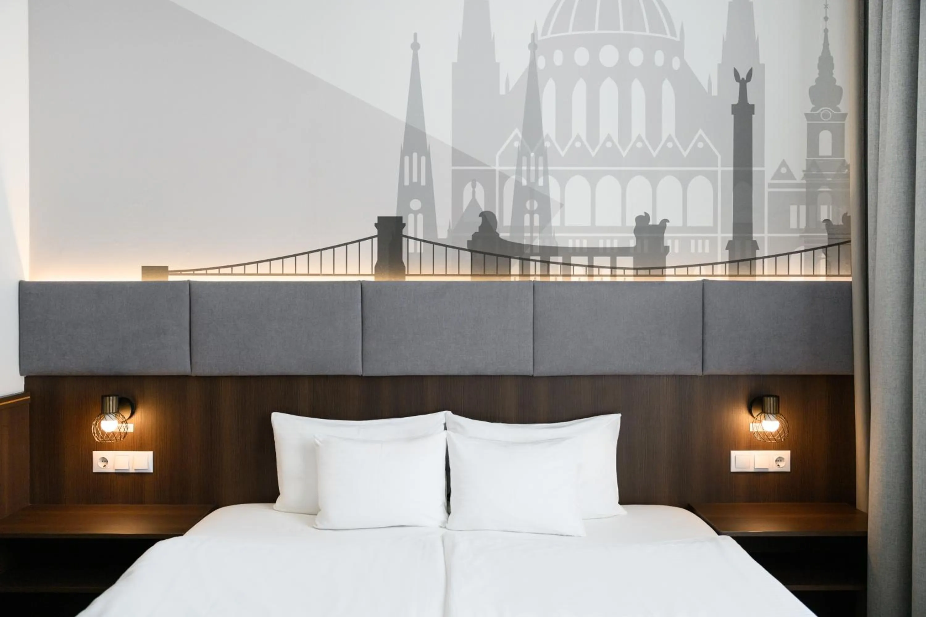 Bedroom, Bed in 12 Revay Hotel