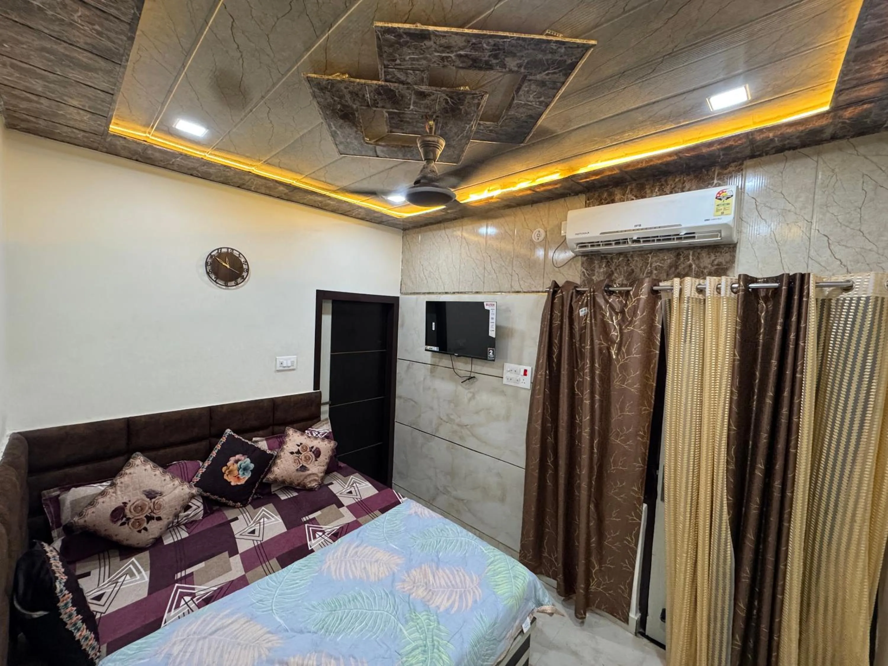 Bedroom, Bed in The Kwality Residency