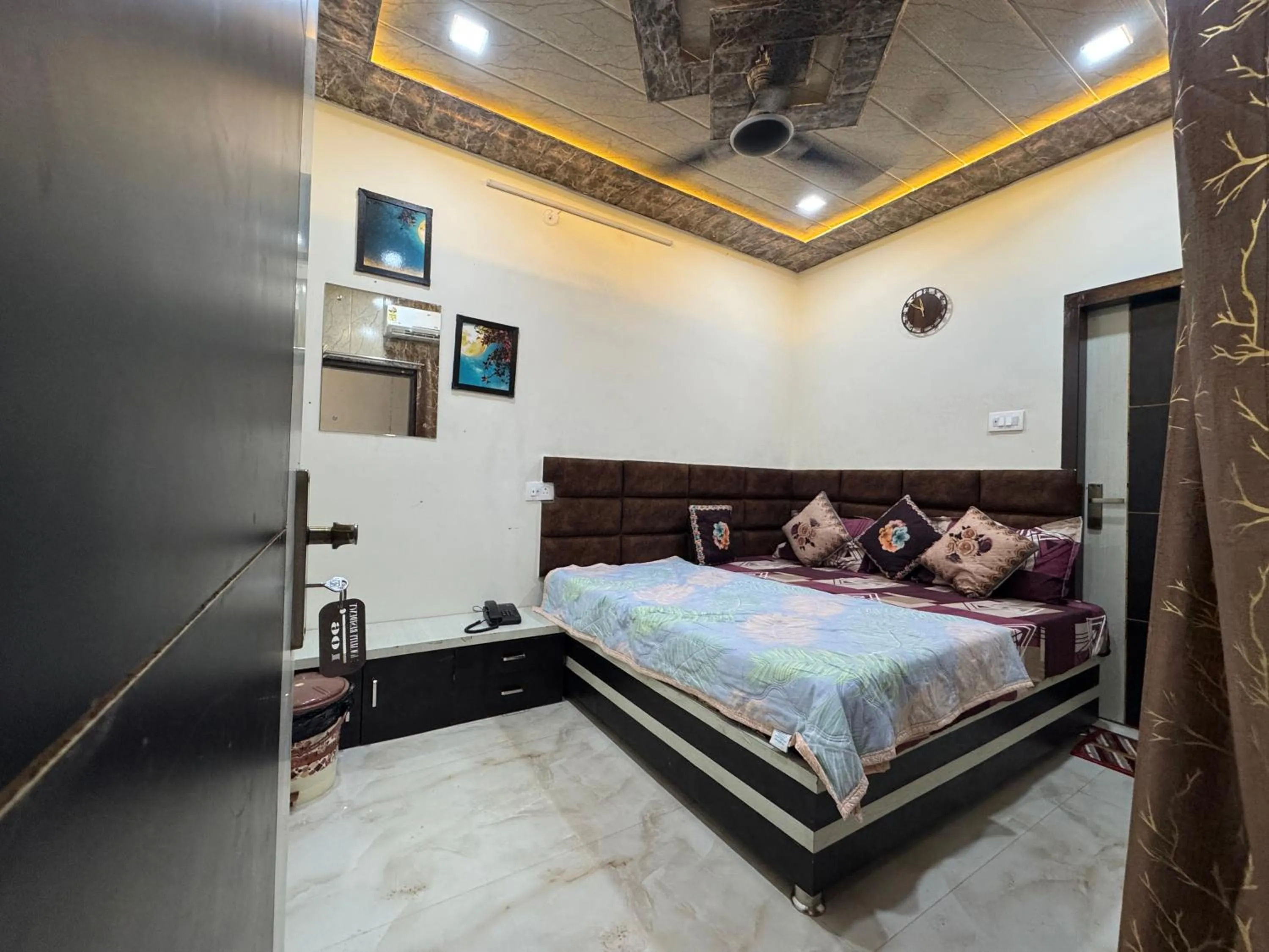 Bedroom, Bed in The Kwality Residency