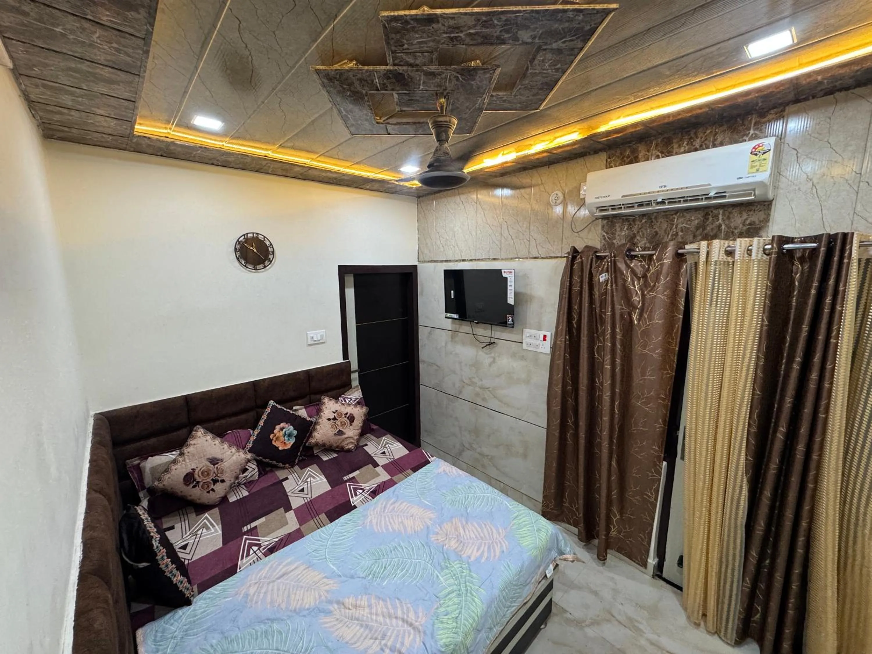 Bedroom, Bed in The Kwality Residency