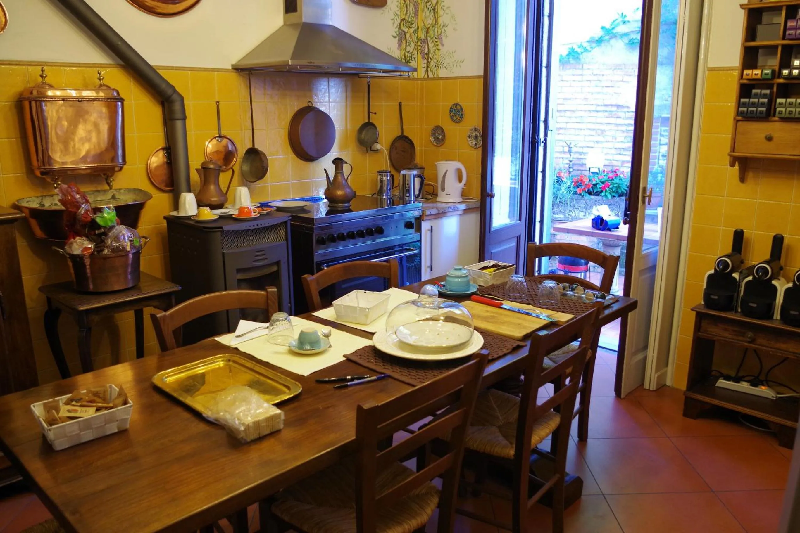Communal kitchen in Villa Puccini
