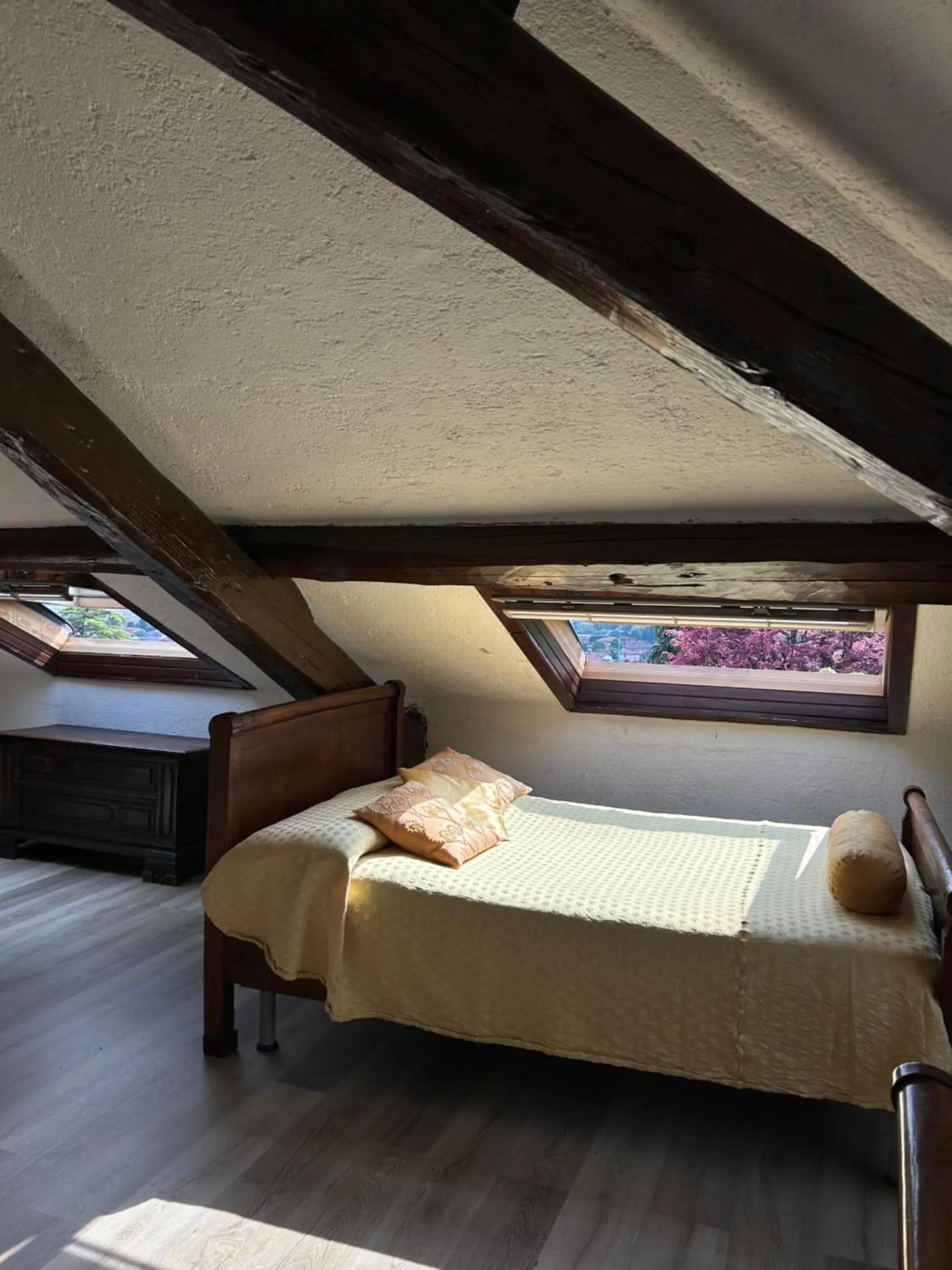 Bed in Villa Puccini