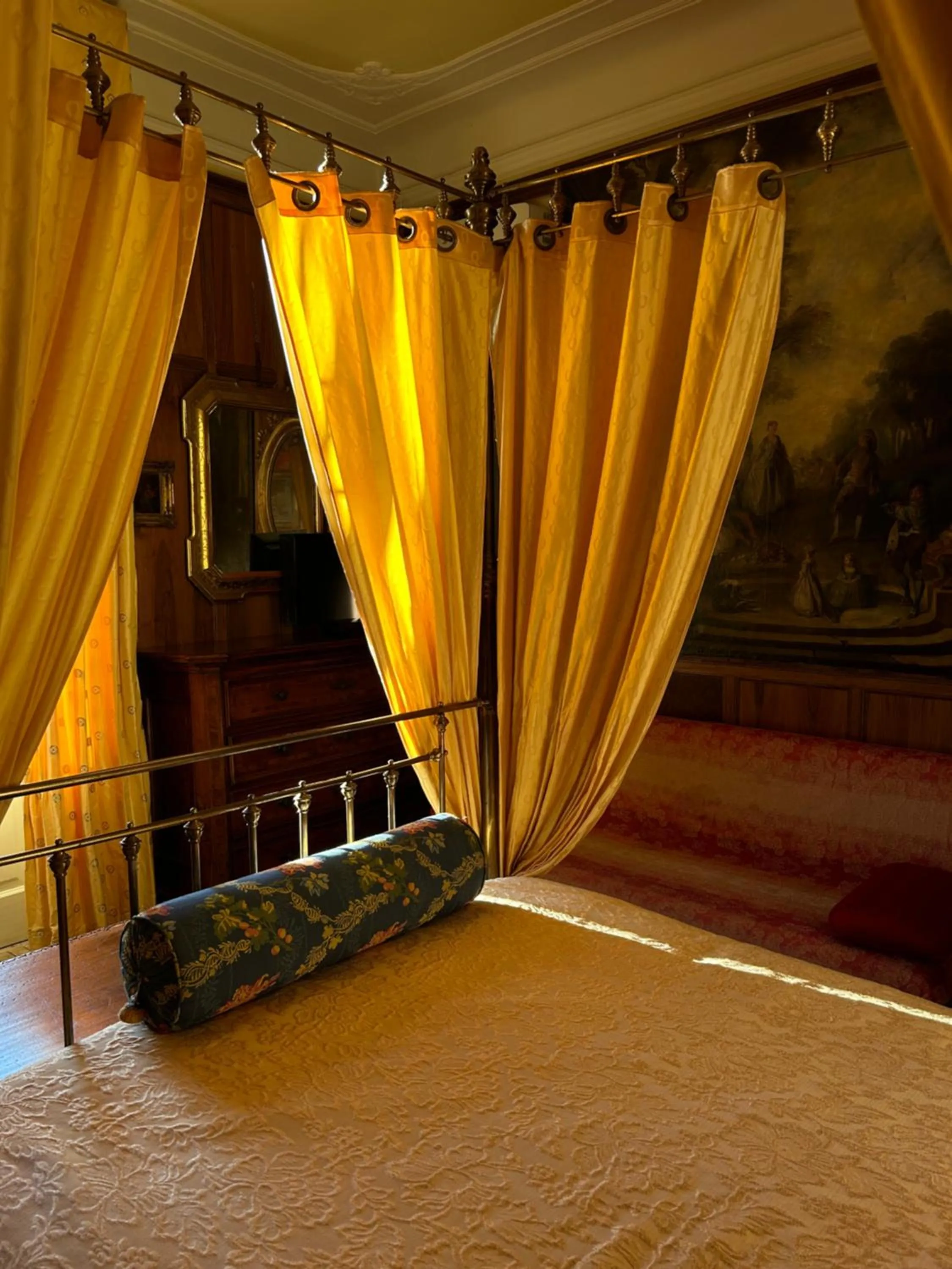 Bed in Villa Puccini