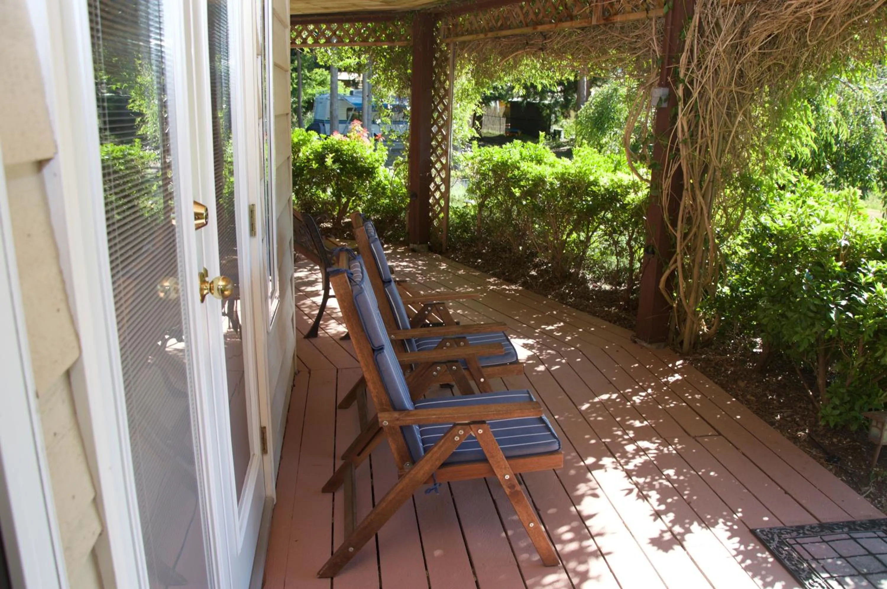 Balcony/Terrace in Enchanter Ocean View Suites