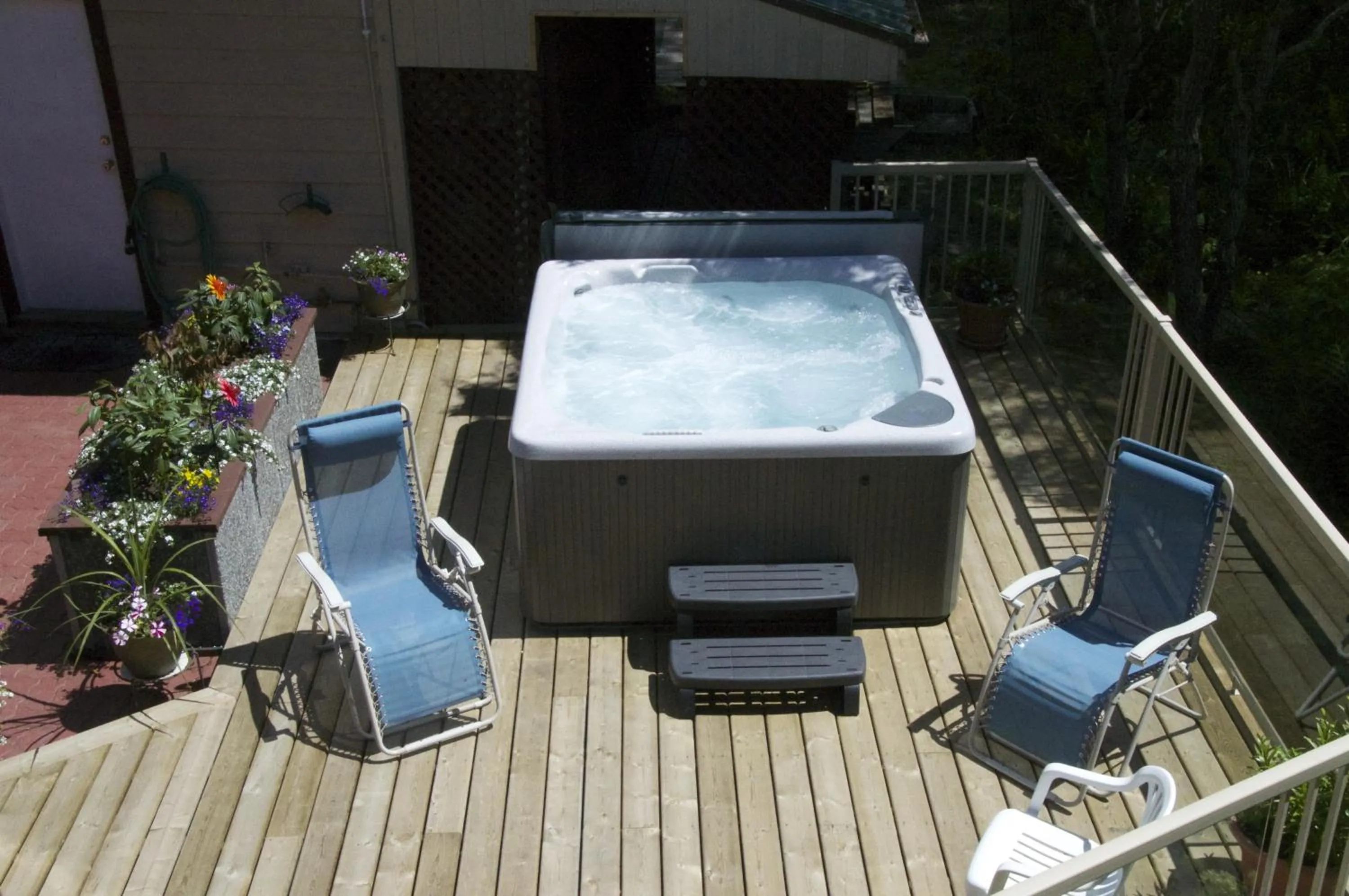 Hot Tub in Enchanter Ocean View Suites