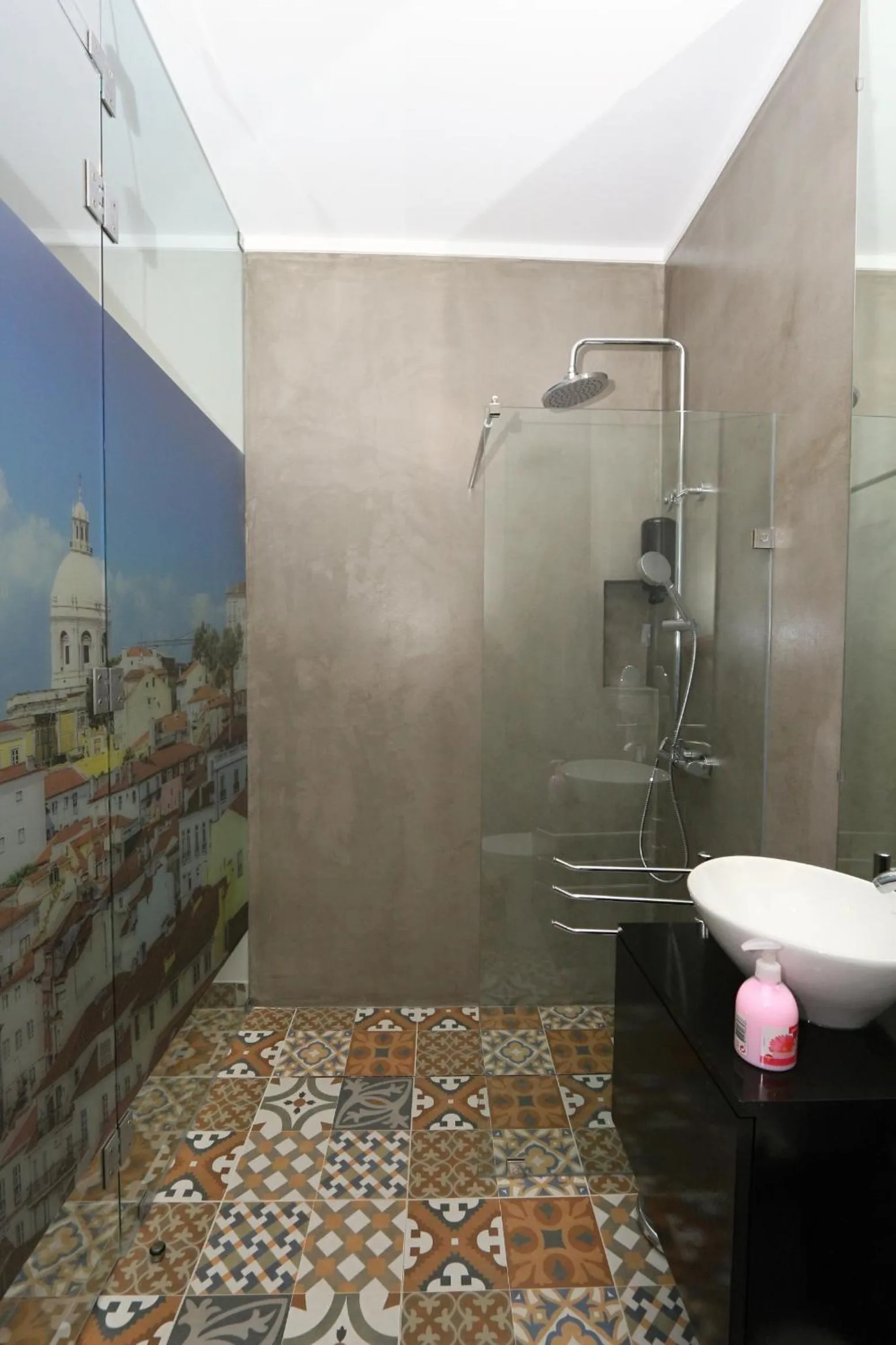Shower in Sao Jorge Apartments & Suites