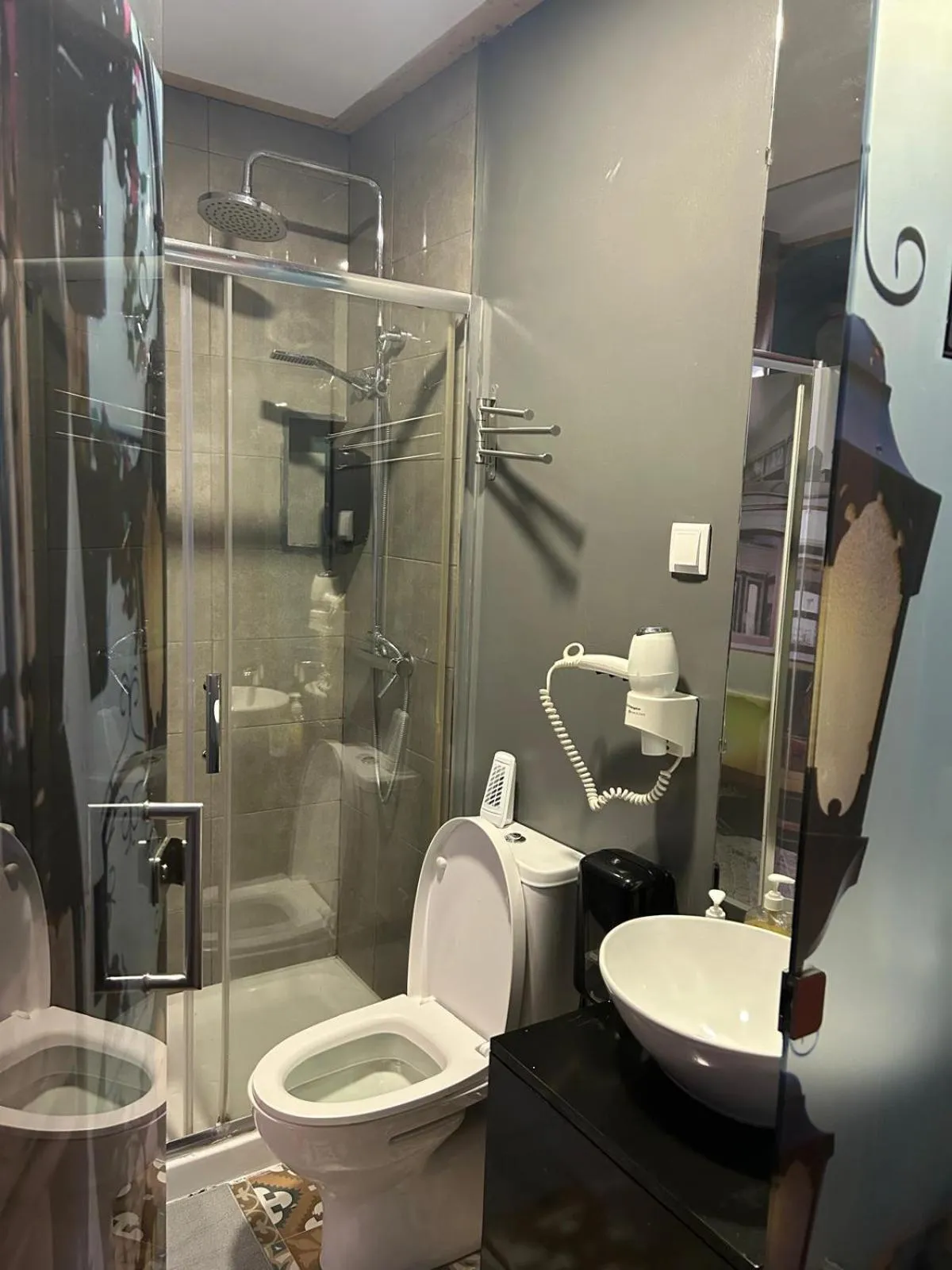 Shower in Sao Jorge Apartments & Suites