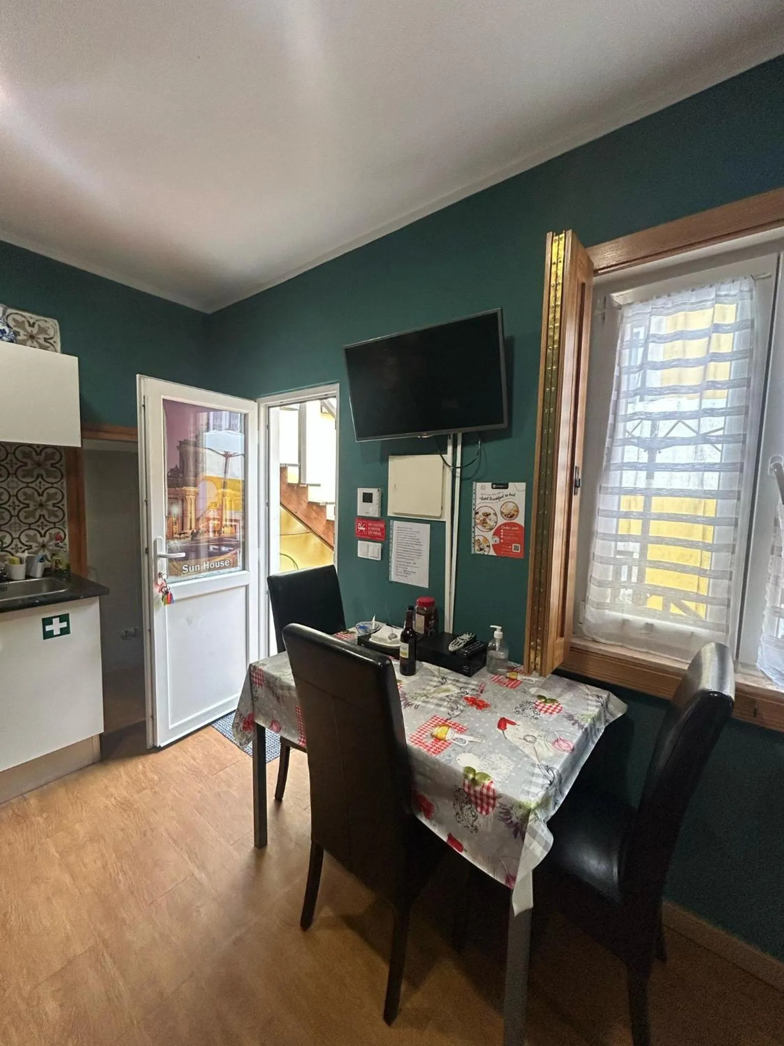 Communal lounge/ TV room in Sao Jorge Apartments & Suites