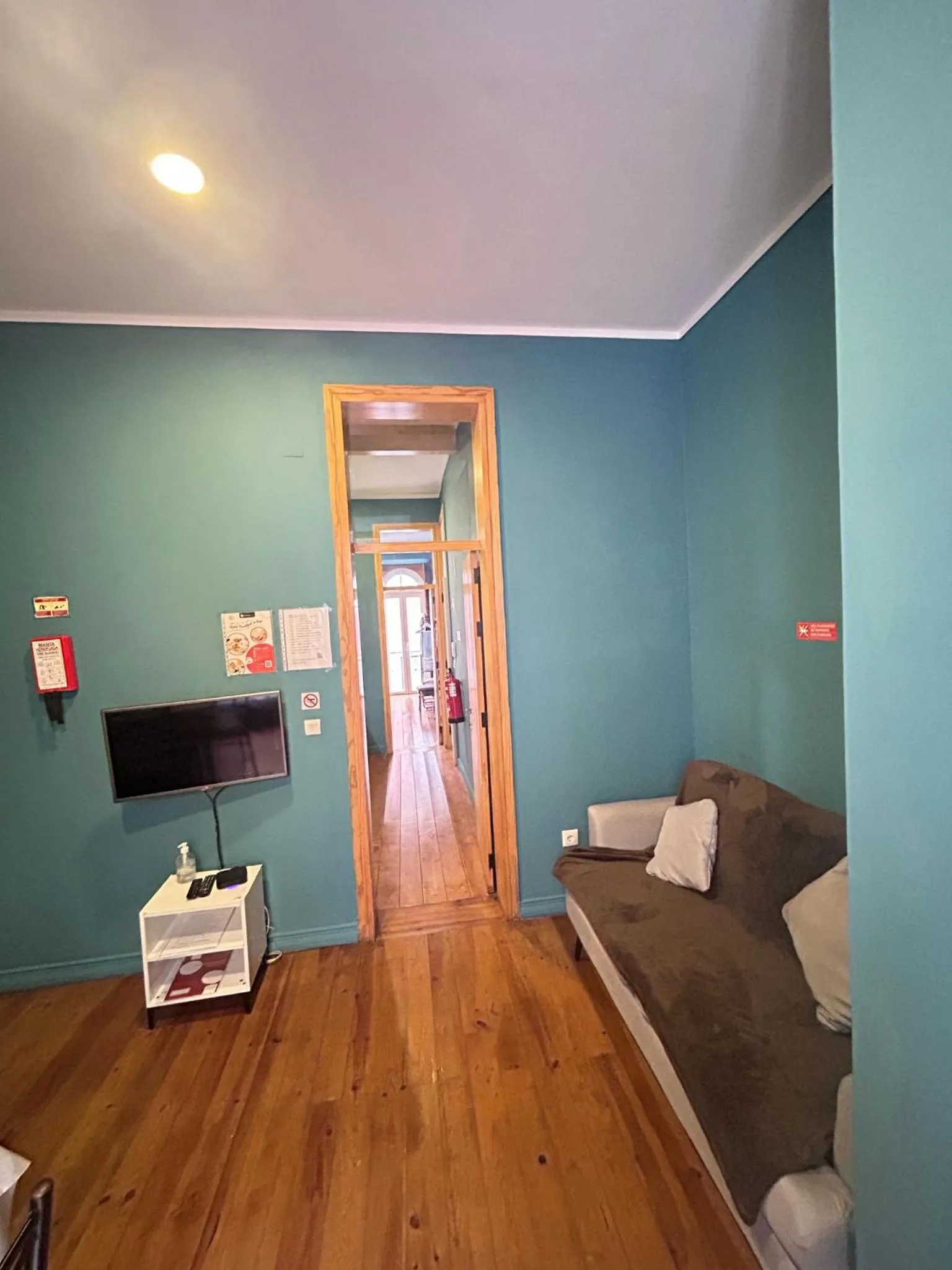 Living room, Bed in Sao Jorge Apartments & Suites