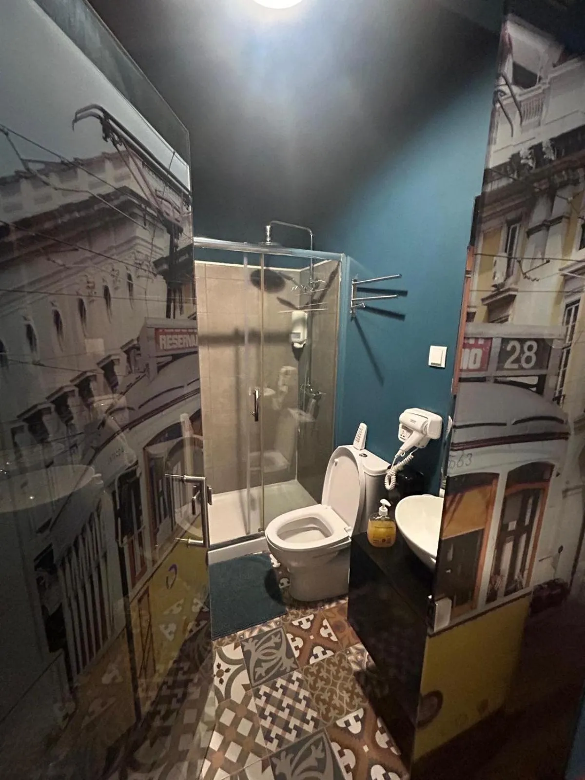 Shower in Sao Jorge Apartments & Suites