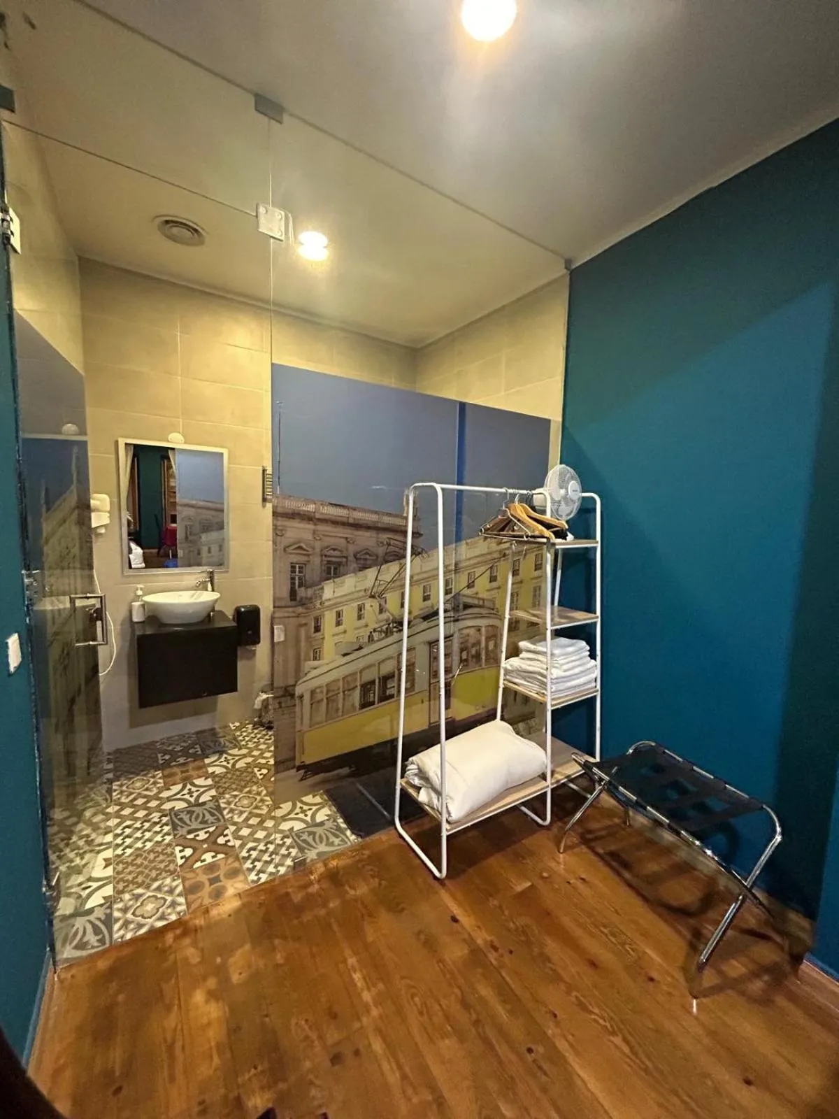 Toilet, Bed in Sao Jorge Apartments & Suites