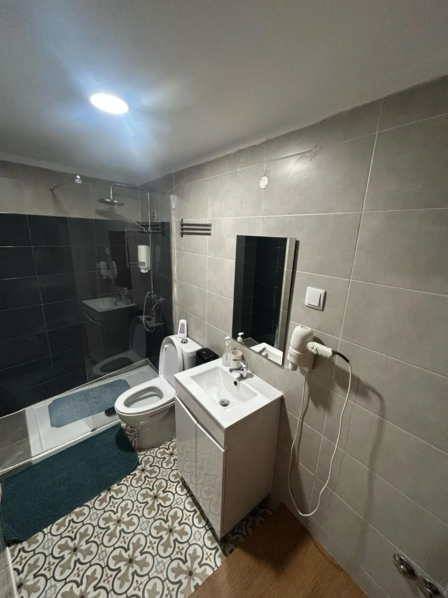 Shower in Sao Jorge Apartments & Suites