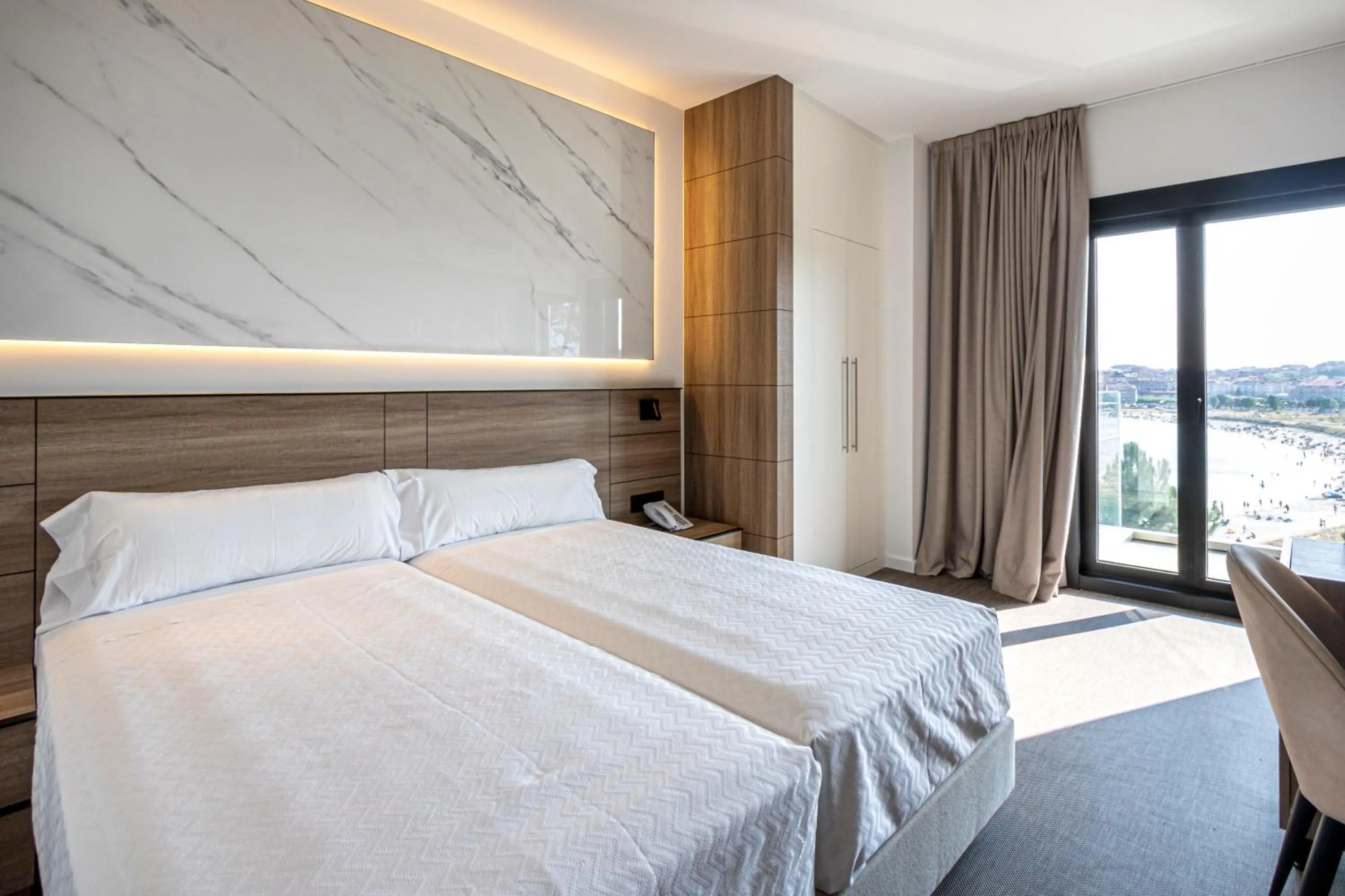 Photo of the whole room in Hotel Inffinit Sanxenxo