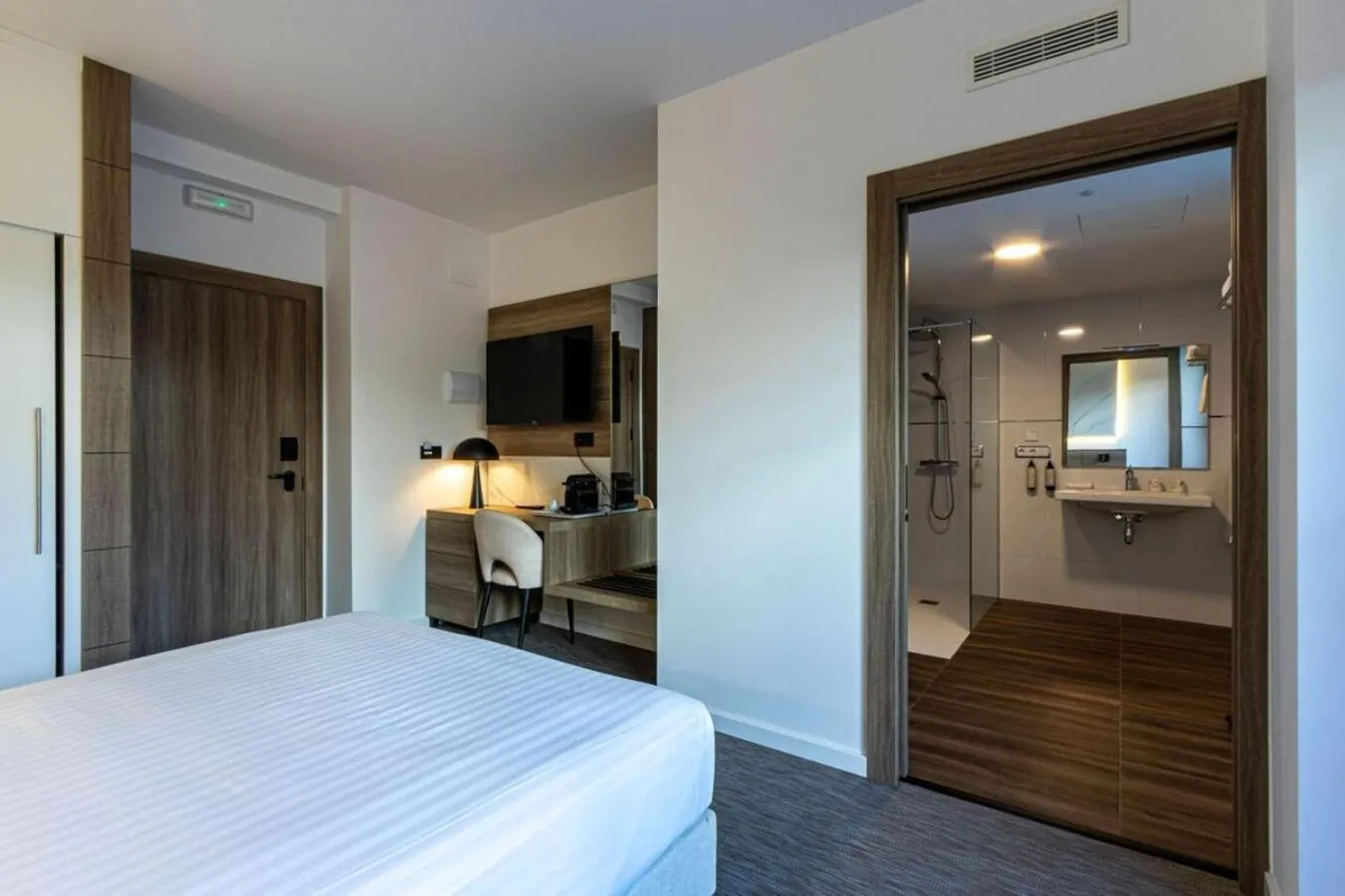 Photo of the whole room in Hotel Inffinit Sanxenxo