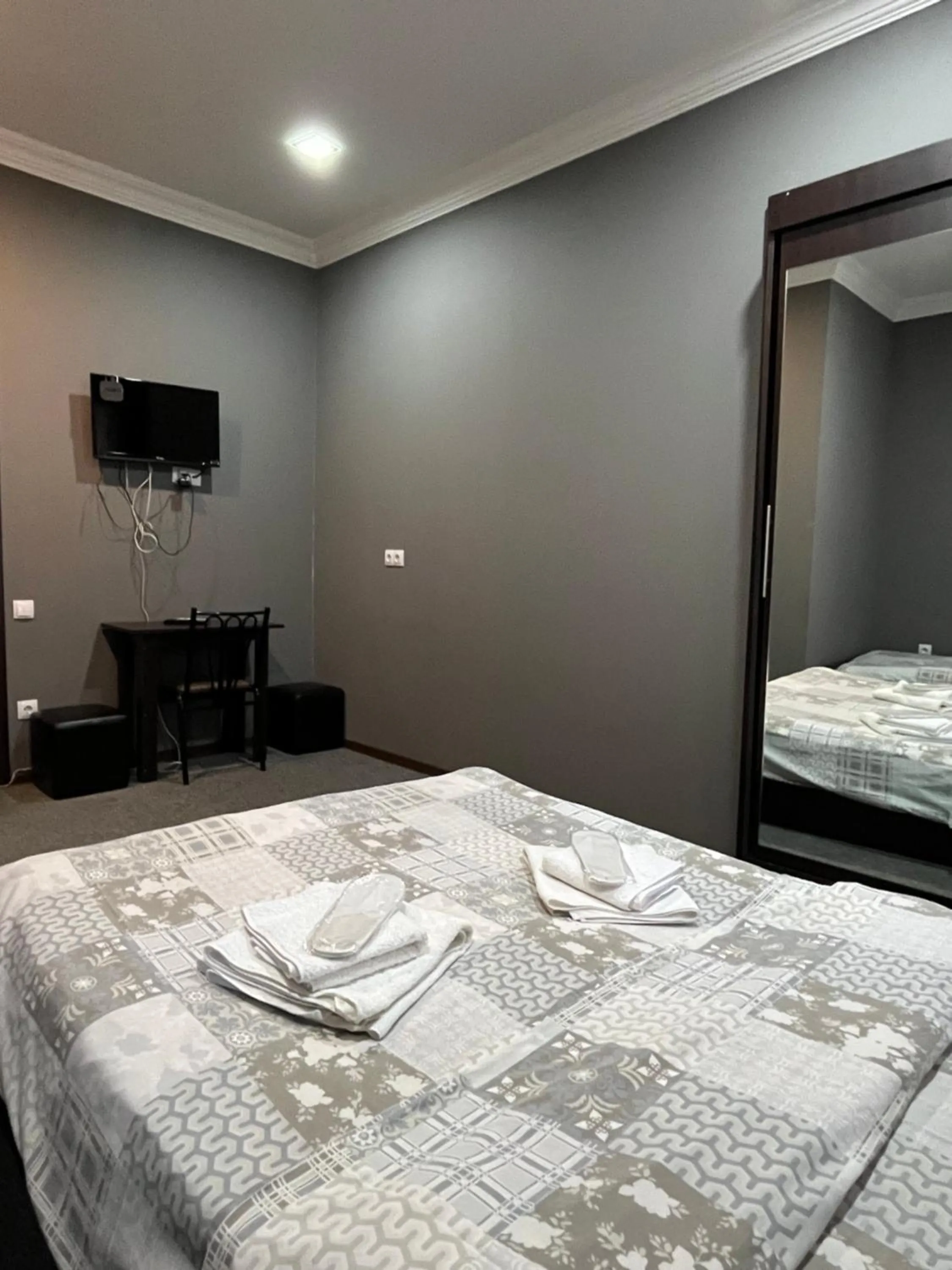 Property building, Bed in 7 Rooms