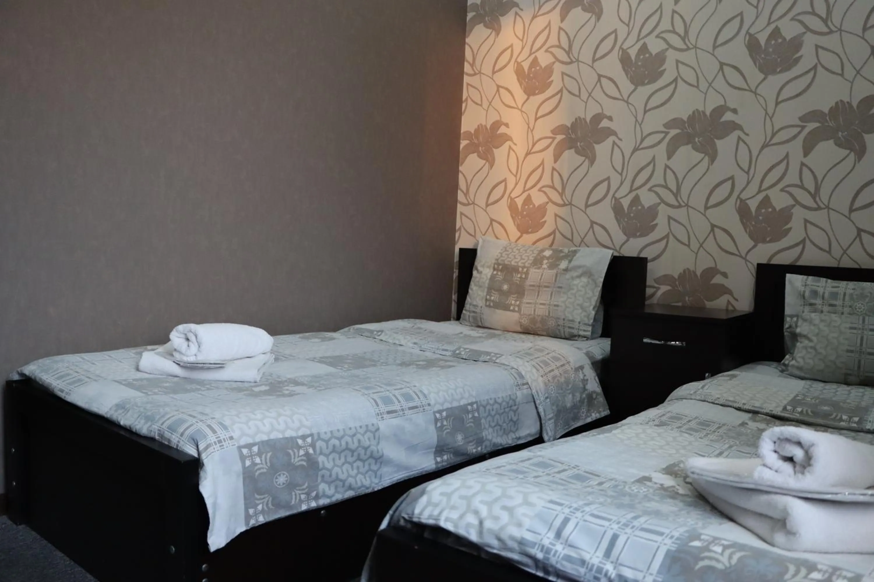 Photo of the whole room, Bed in 7 Rooms