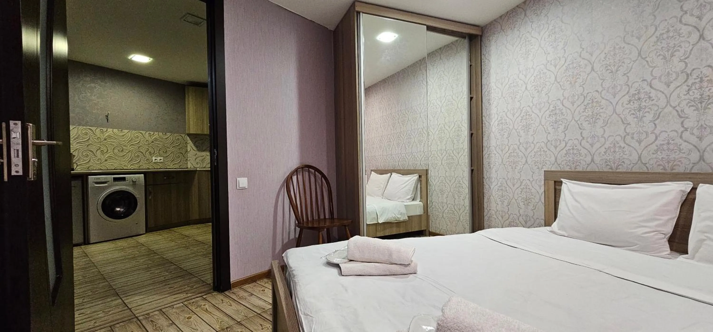 Photo of the whole room, Bed in 7 Rooms