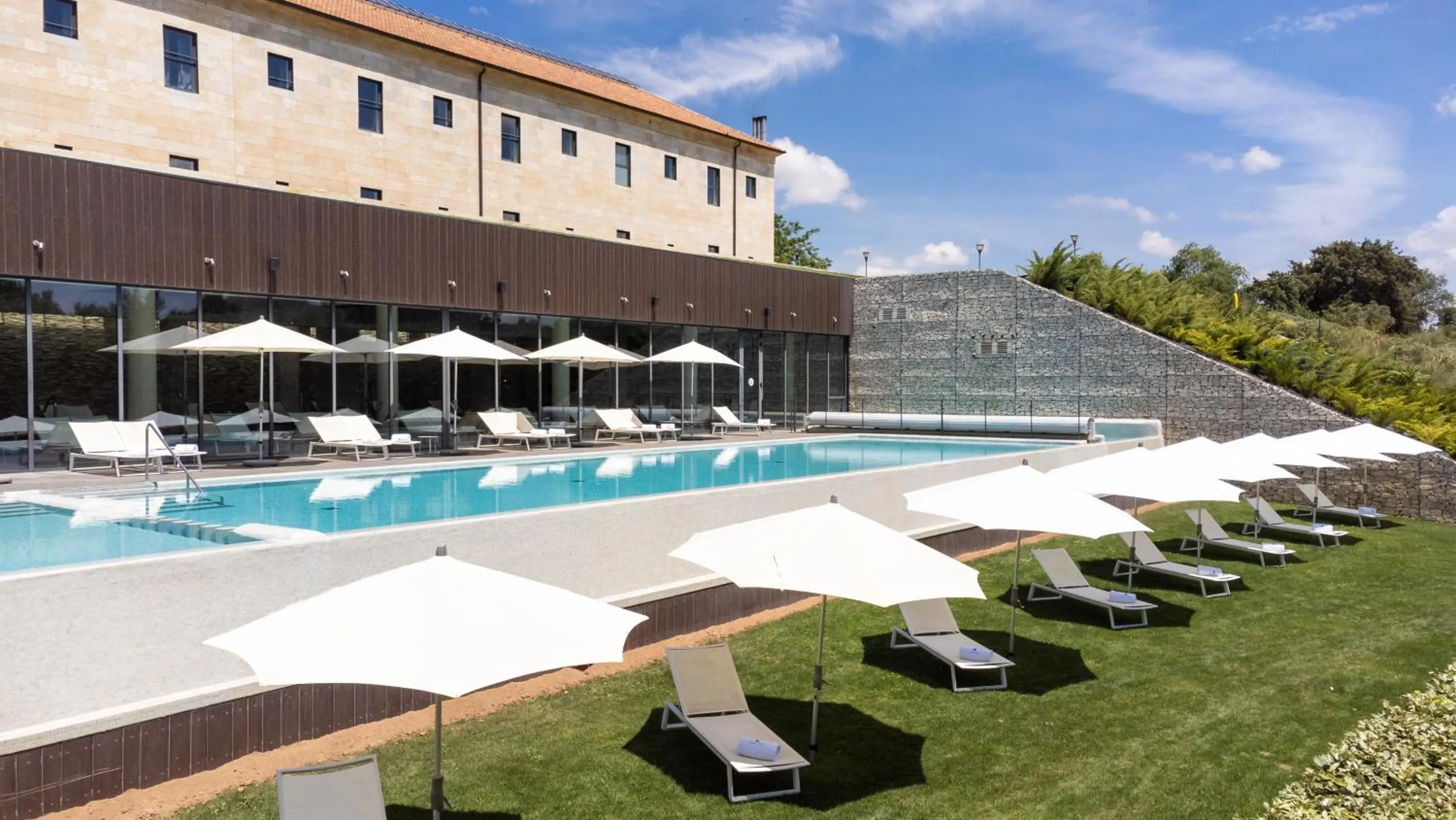 Swimming pool in Castilla Termal Monasterio de Valbuena - Small Luxury Hotels