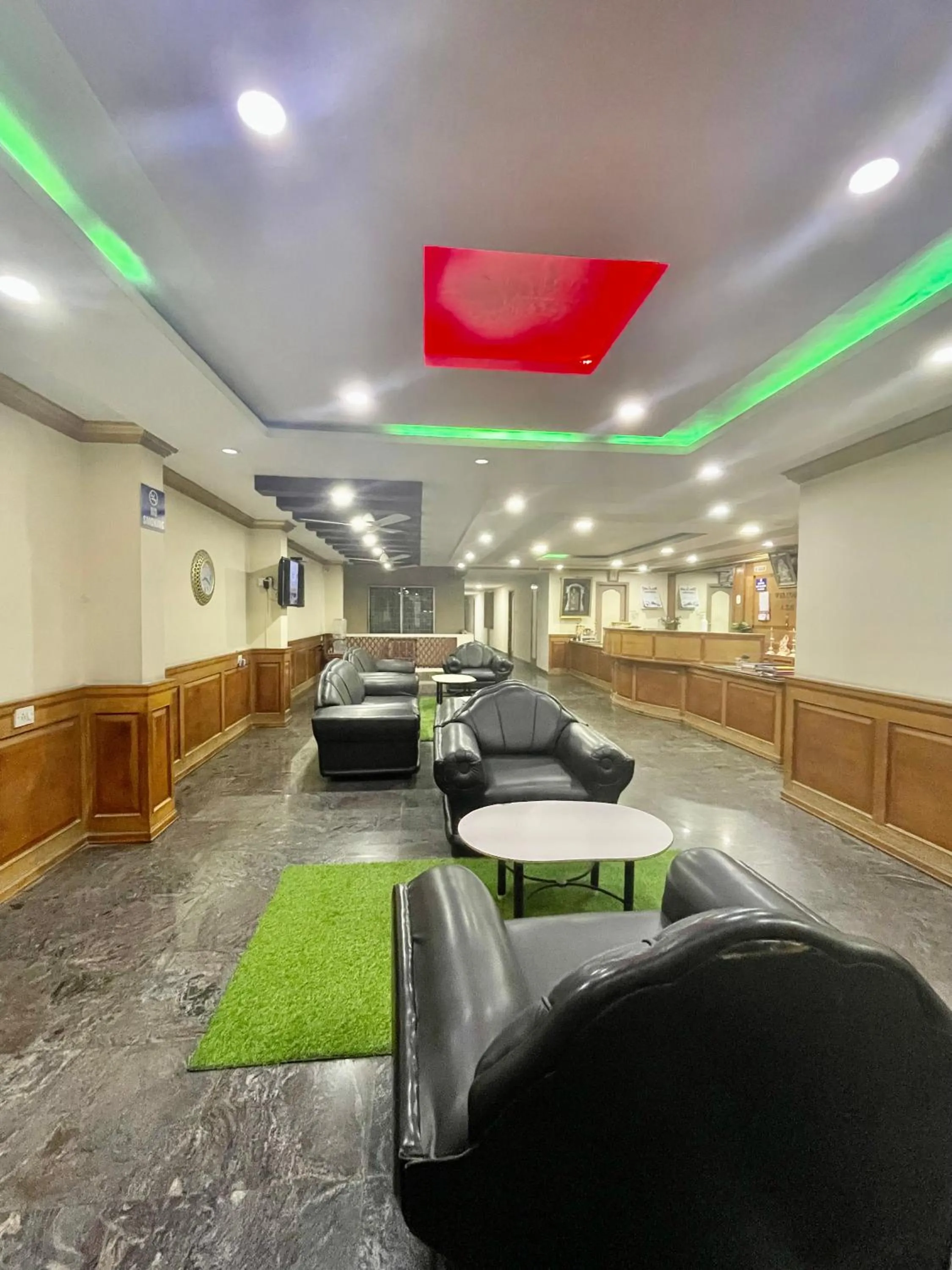 Communal lounge/ TV room in AKG Lodge