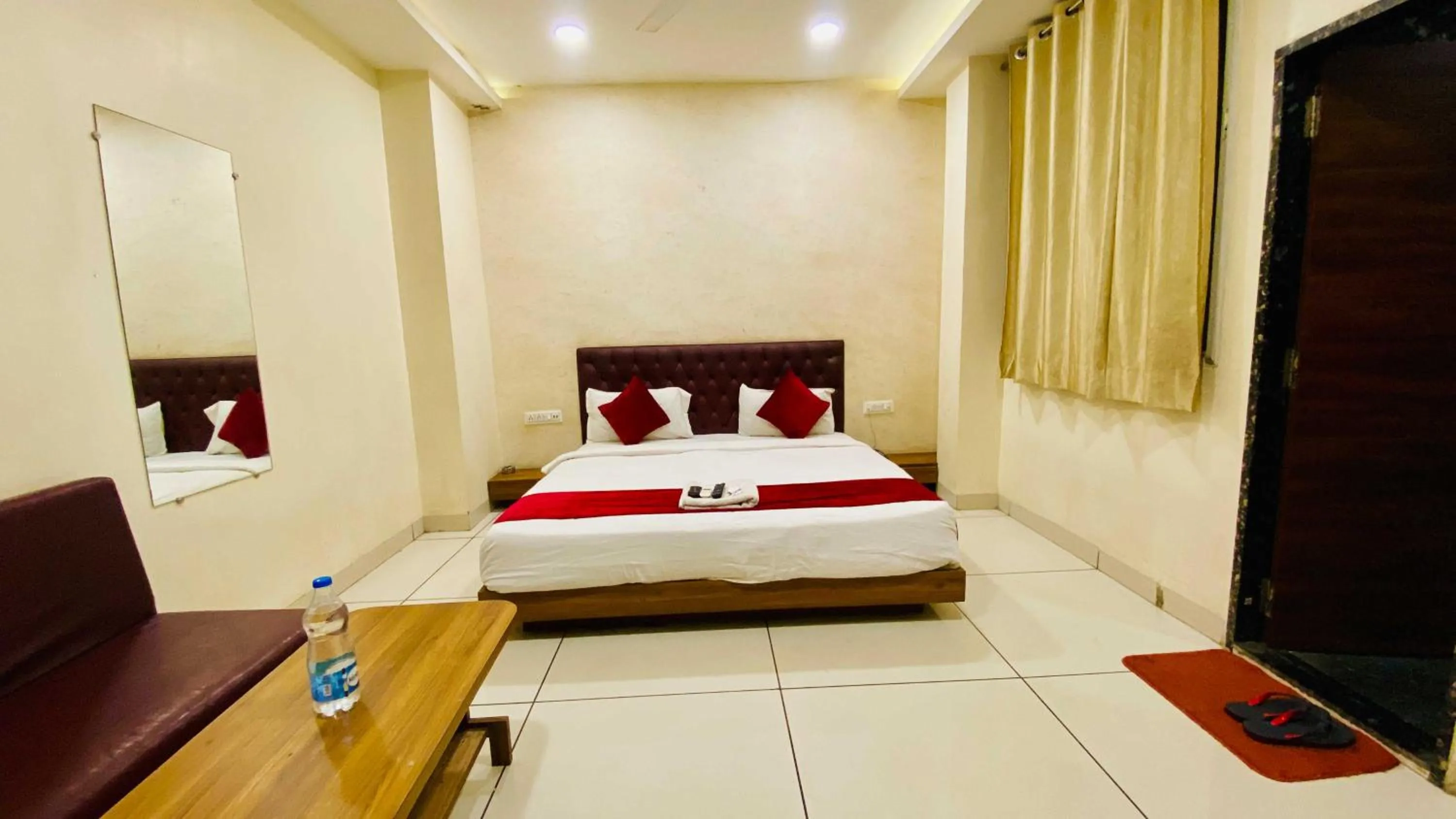 Bed in Hotel Sukh Vilas