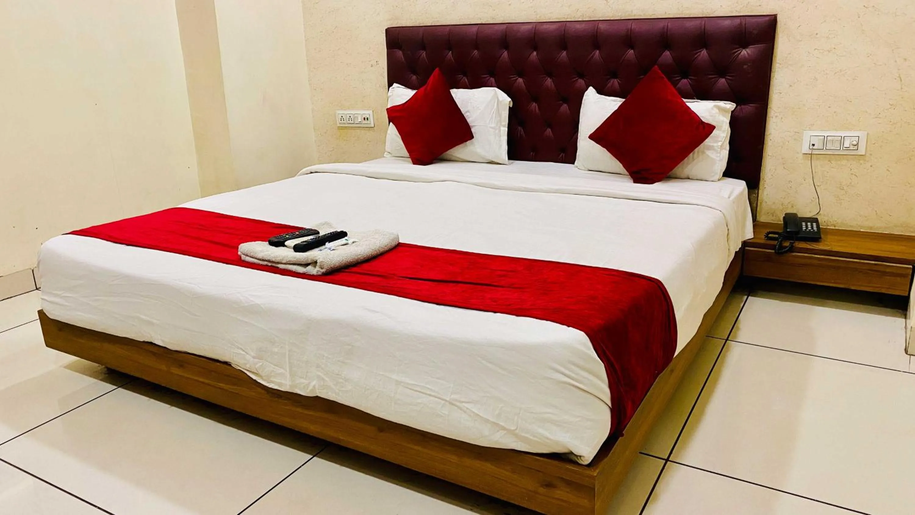 Bed in Hotel Sukh Vilas