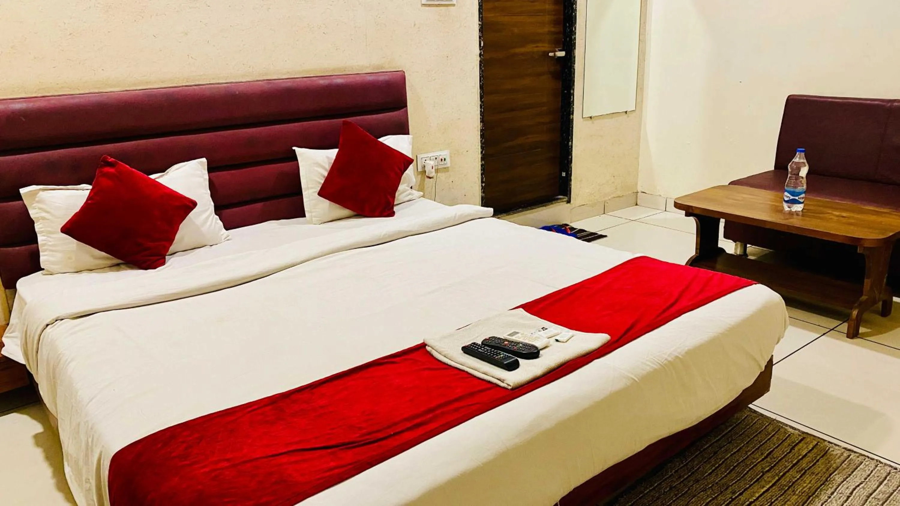 Bed in Hotel Sukh Vilas