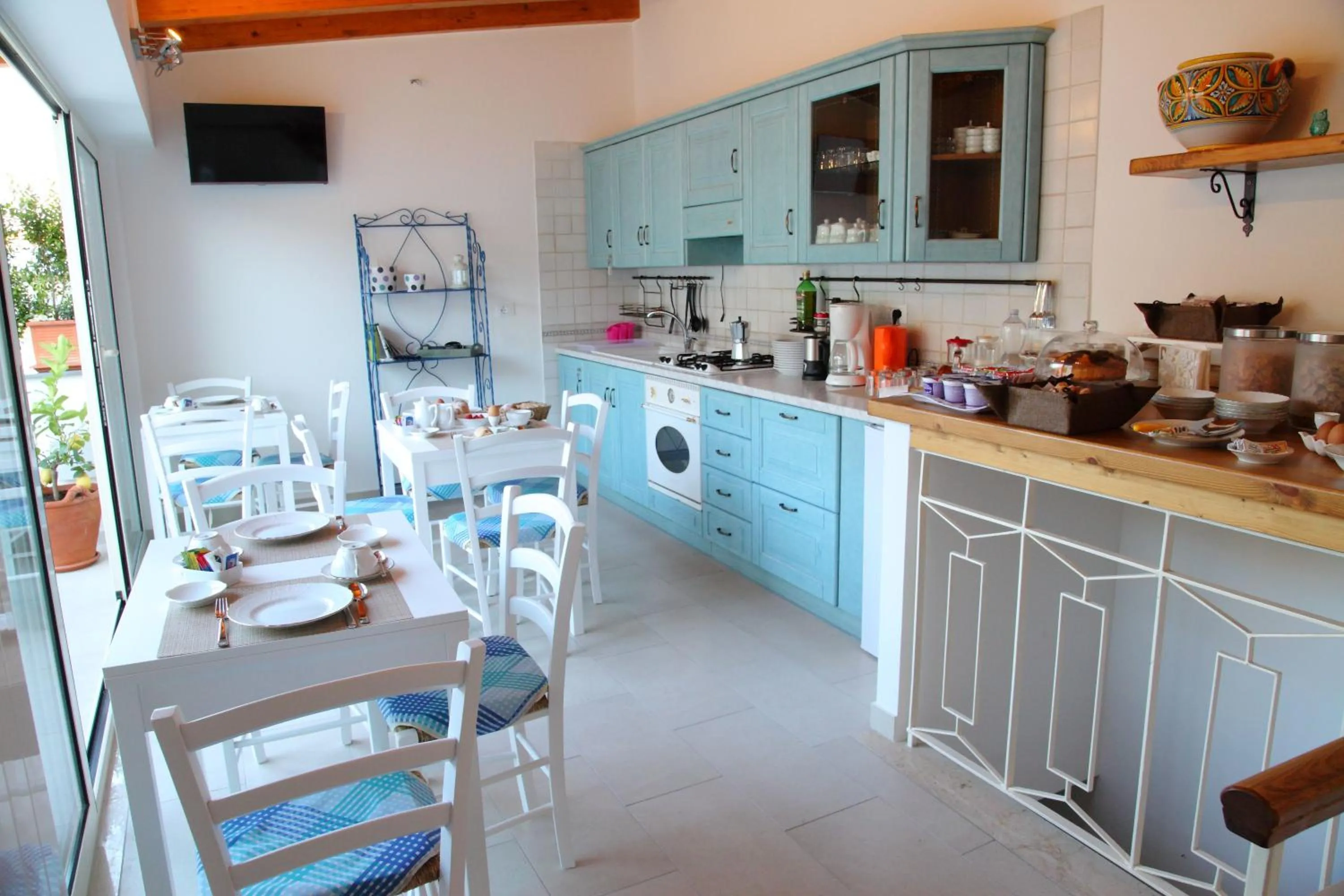 Communal lounge/ TV room in B&B Evelyne