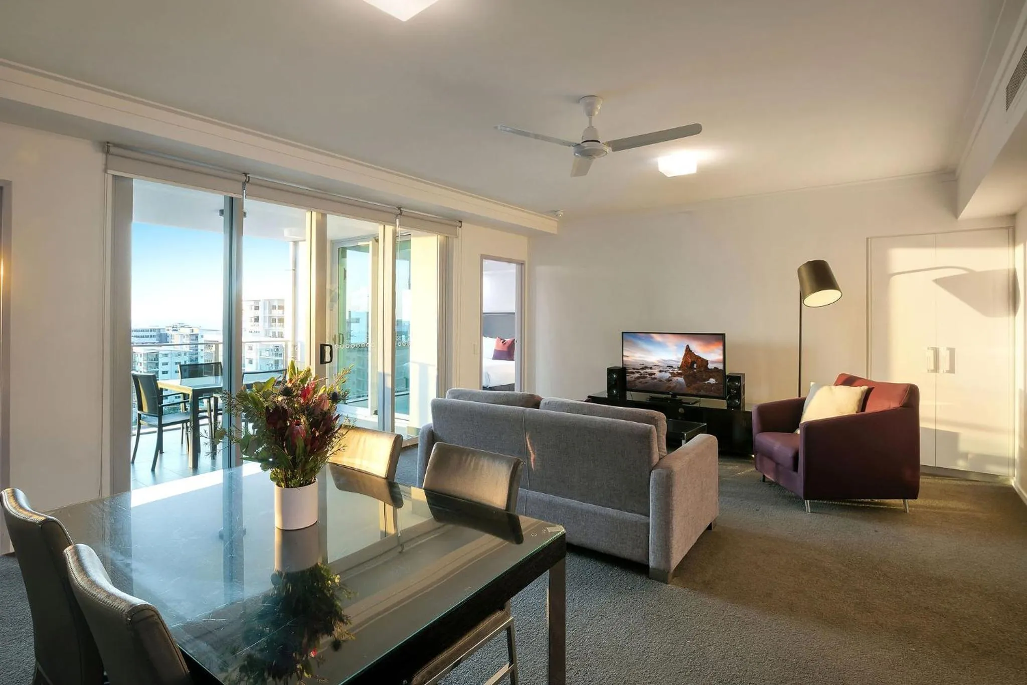 Communal lounge/ TV room in H on Mitchell Apartment Hotel