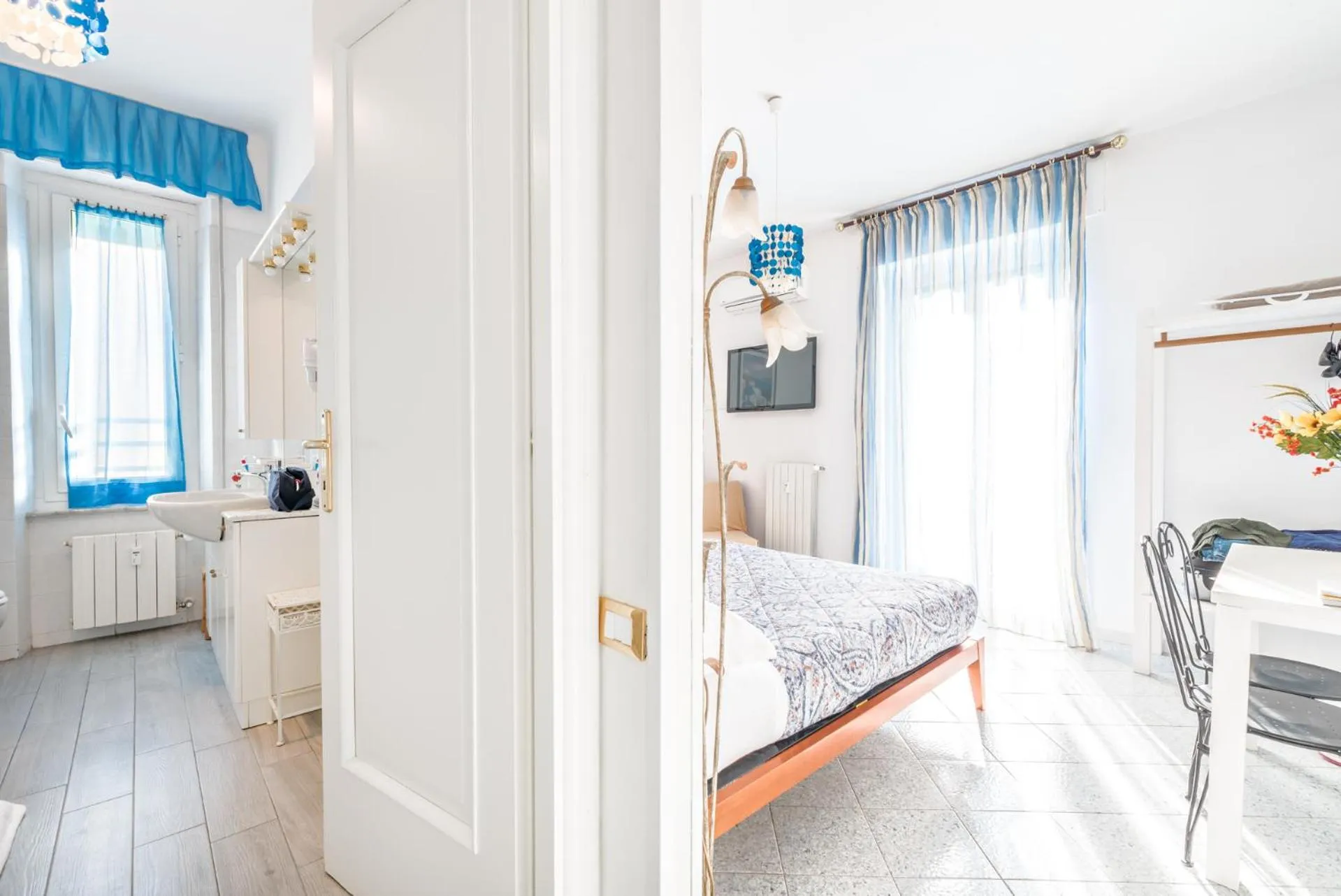 Photo of the whole room, Bed in Lia Rooms 2