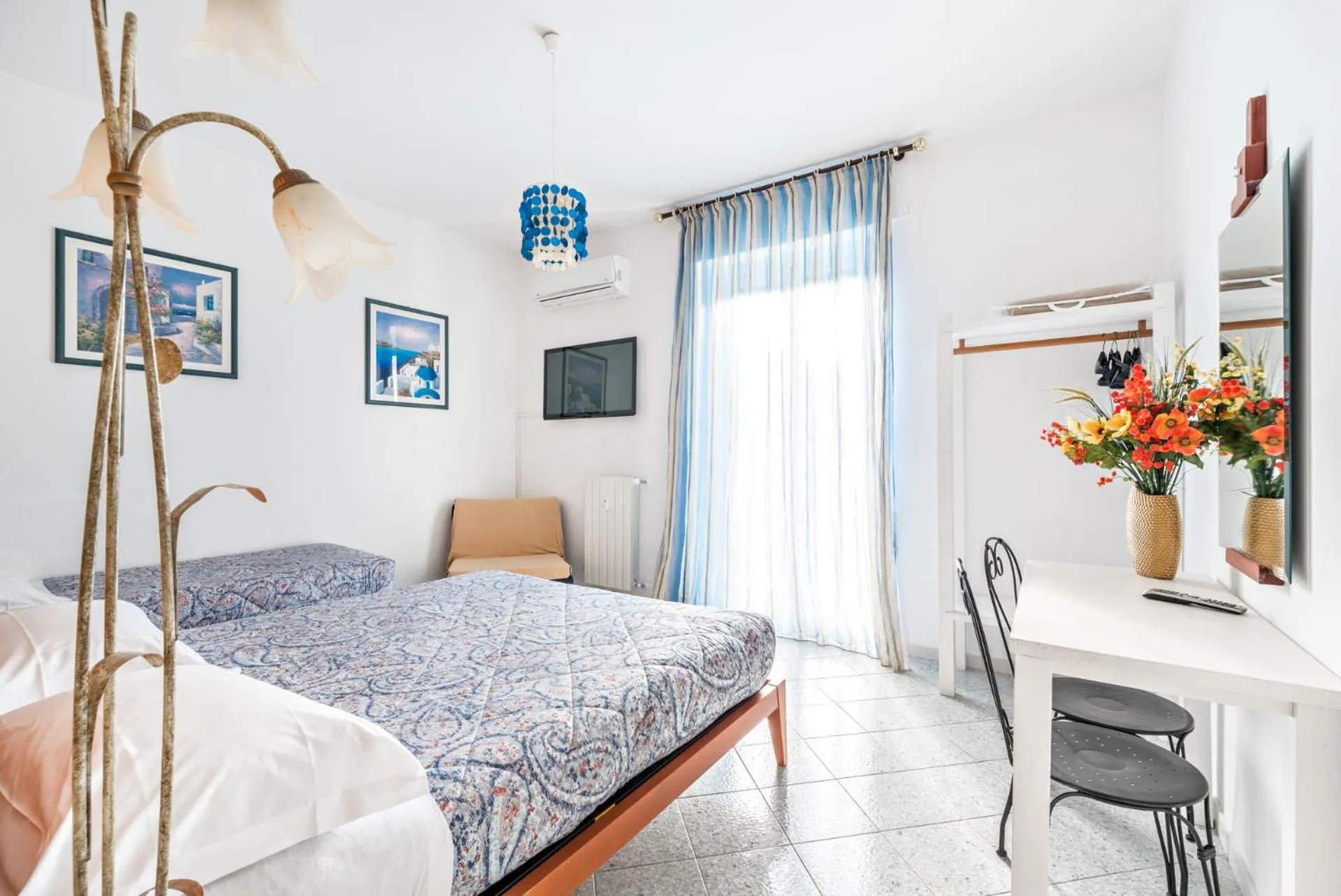 Photo of the whole room, Bed in Lia Rooms 2