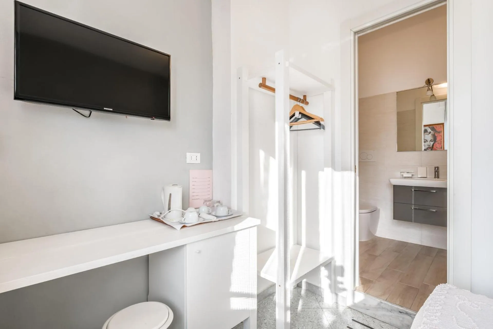 Photo of the whole room in Lia Rooms 2