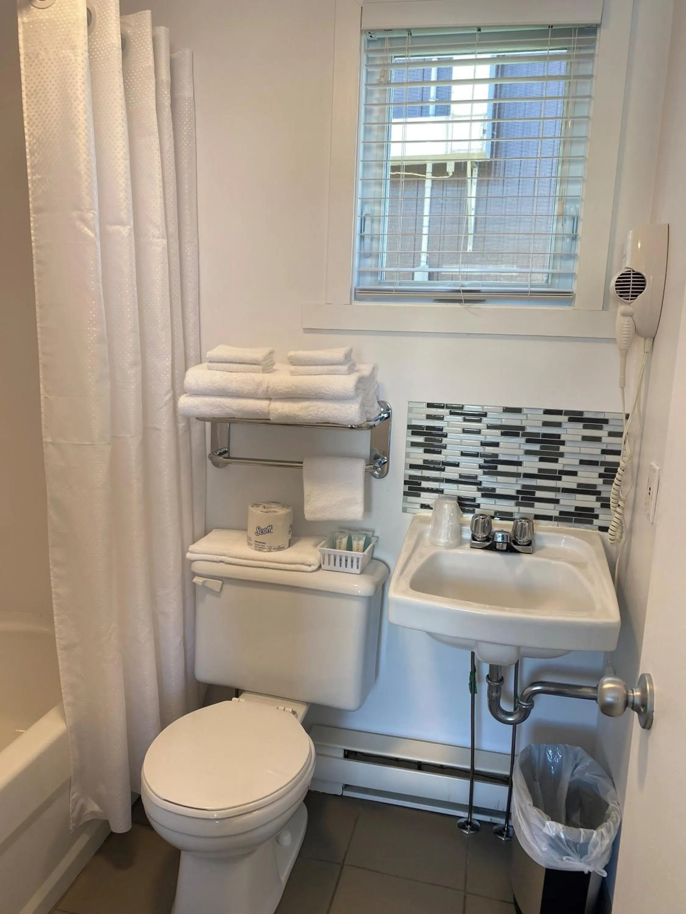 Bathroom in Motel Centre-Ville