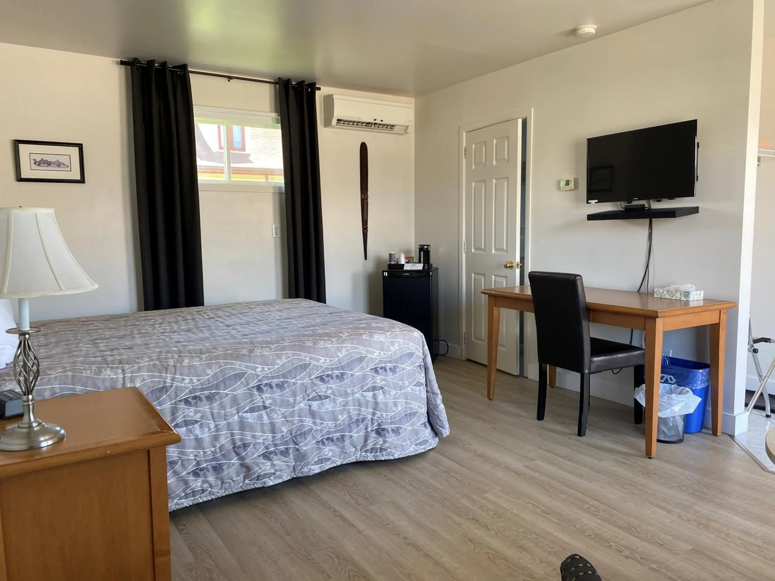 Photo of the whole room, Bed in Motel Centre-Ville