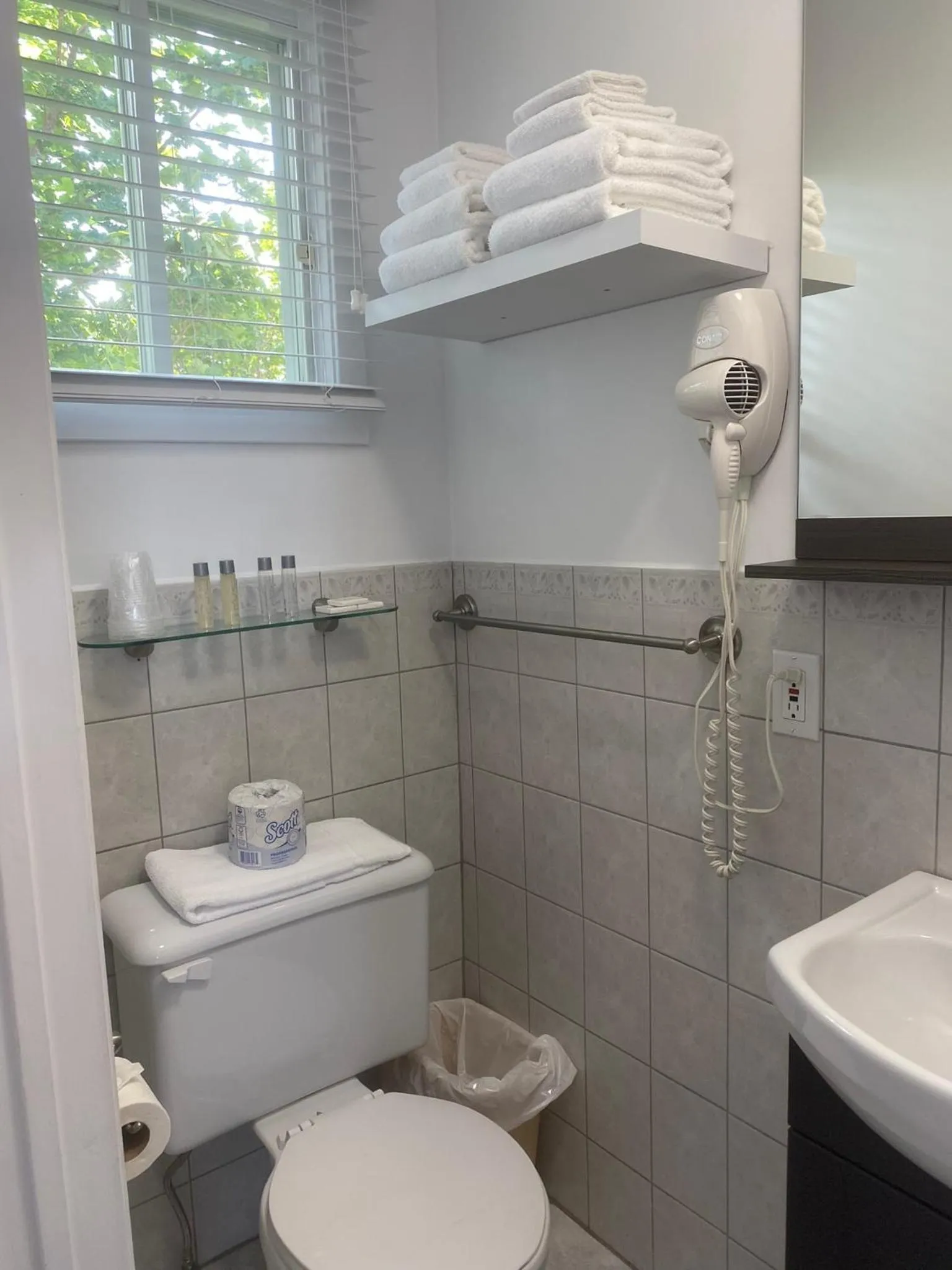 Bathroom in Motel Centre-Ville
