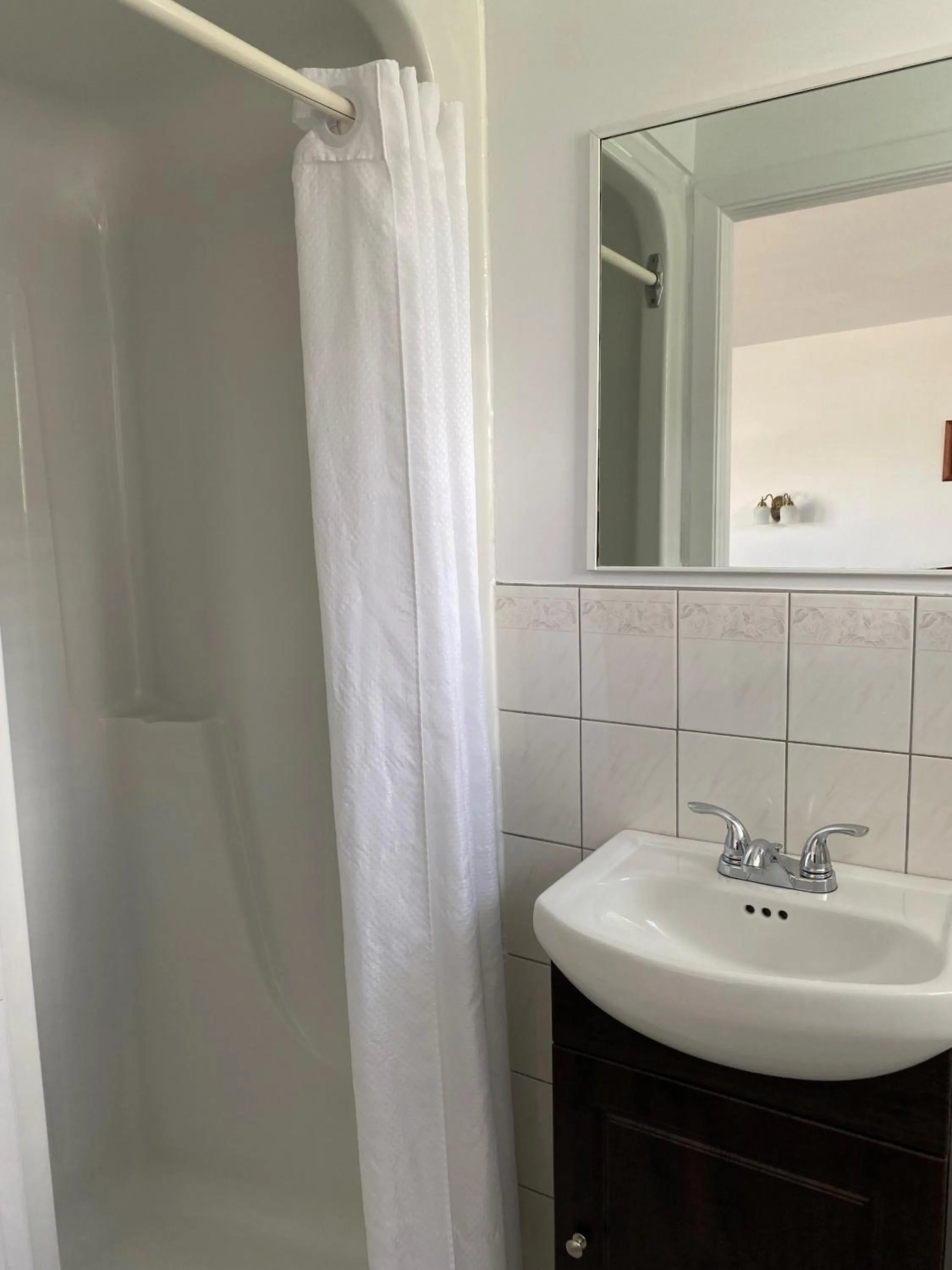 Bathroom in Motel Centre-Ville