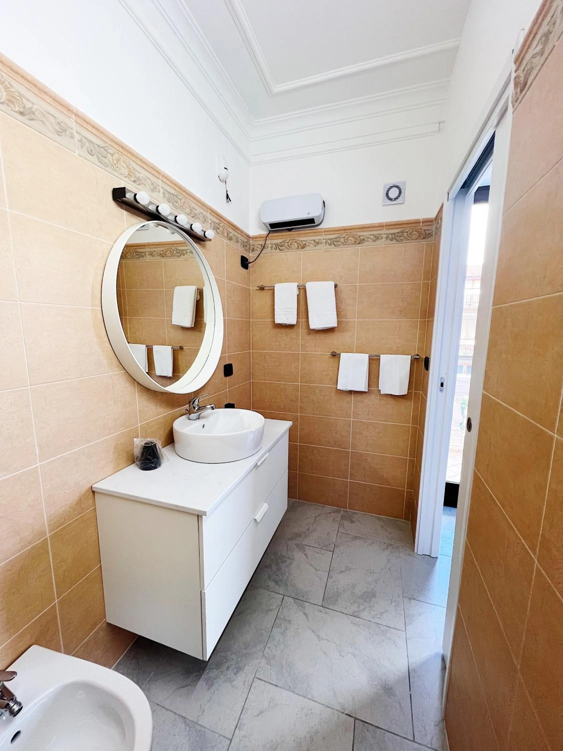 Bathroom in Lo Scrigno B&B