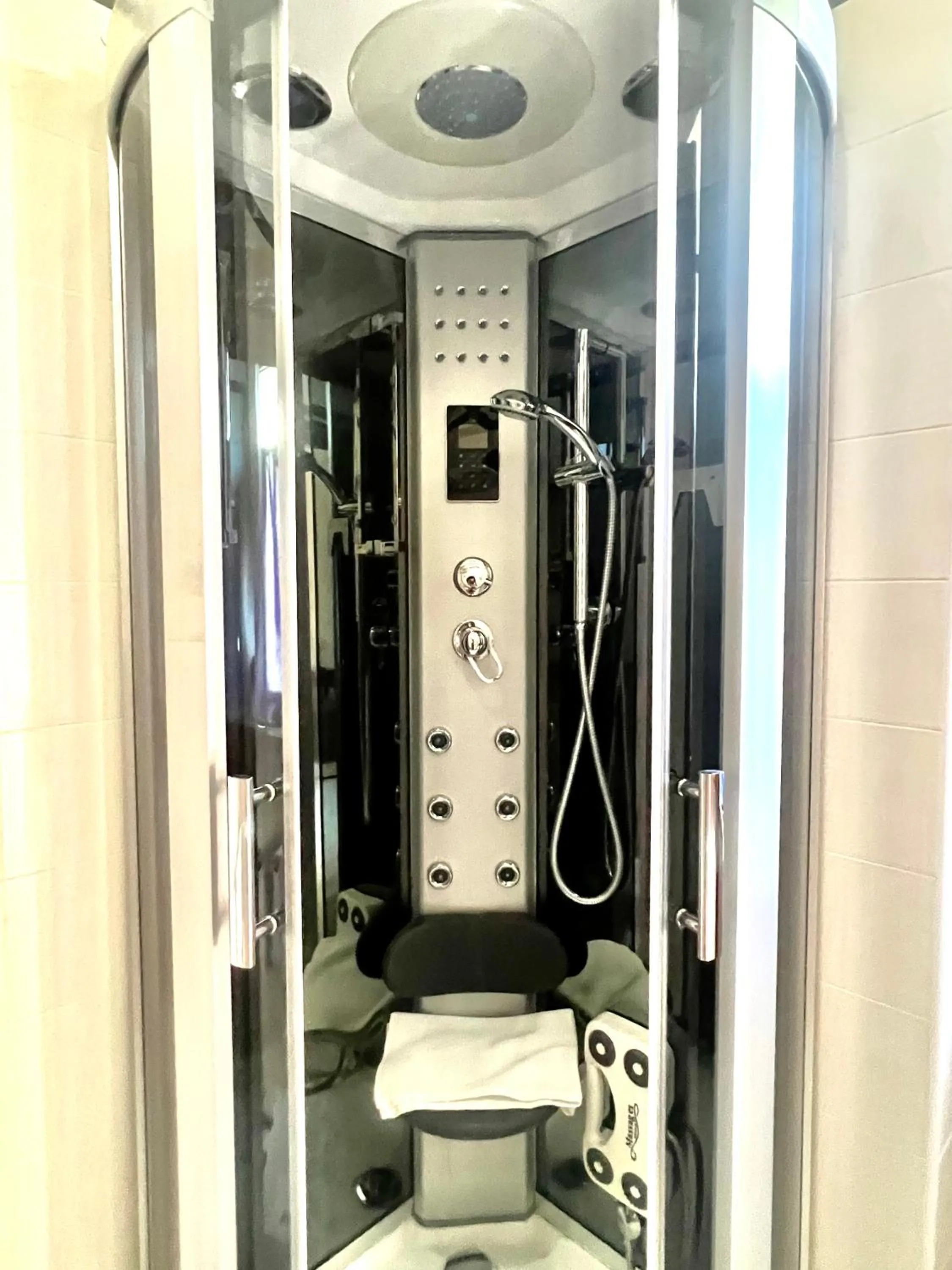 Shower in Lo Scrigno B&B