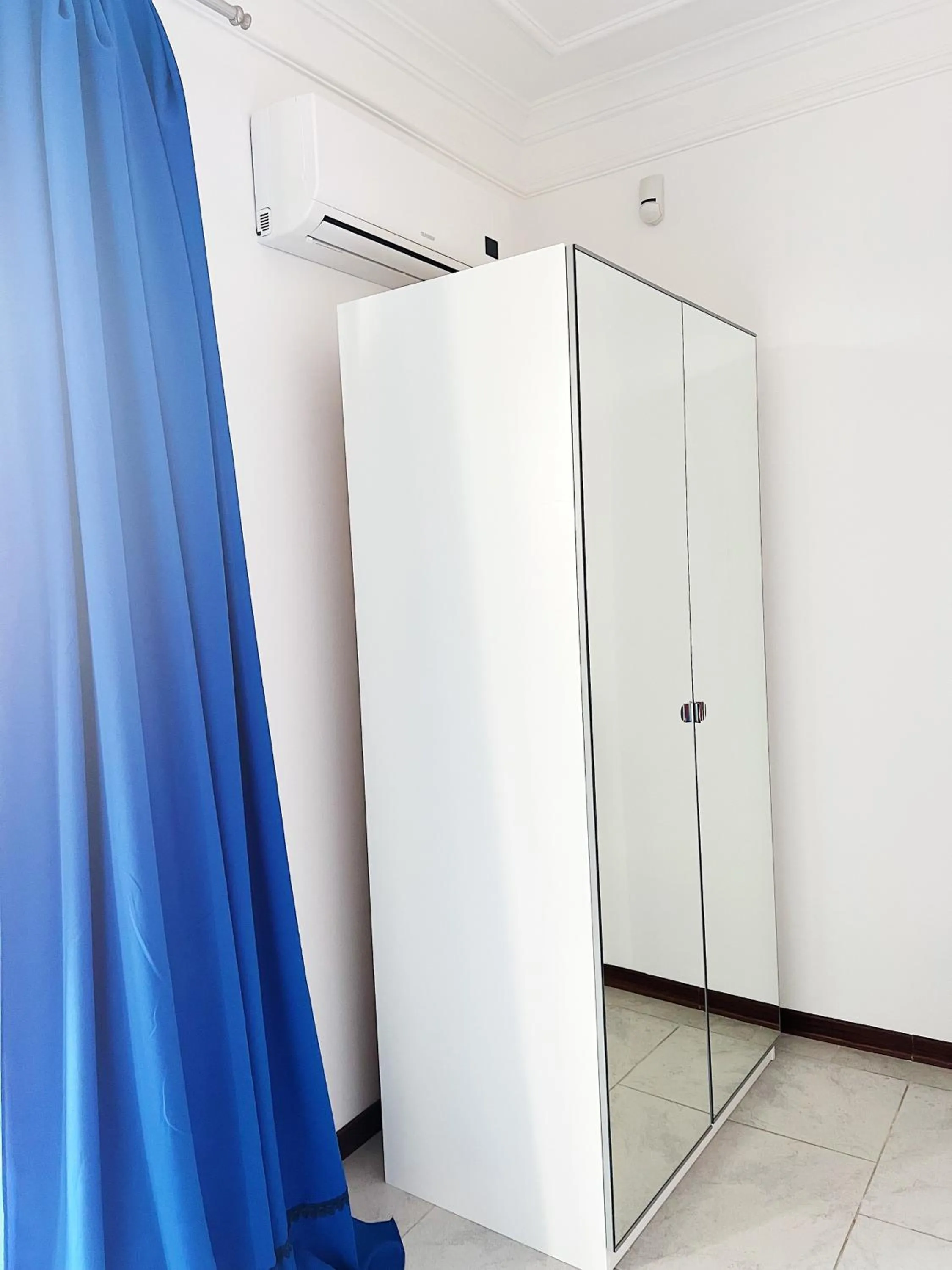 wardrobe in Lo Scrigno B&B