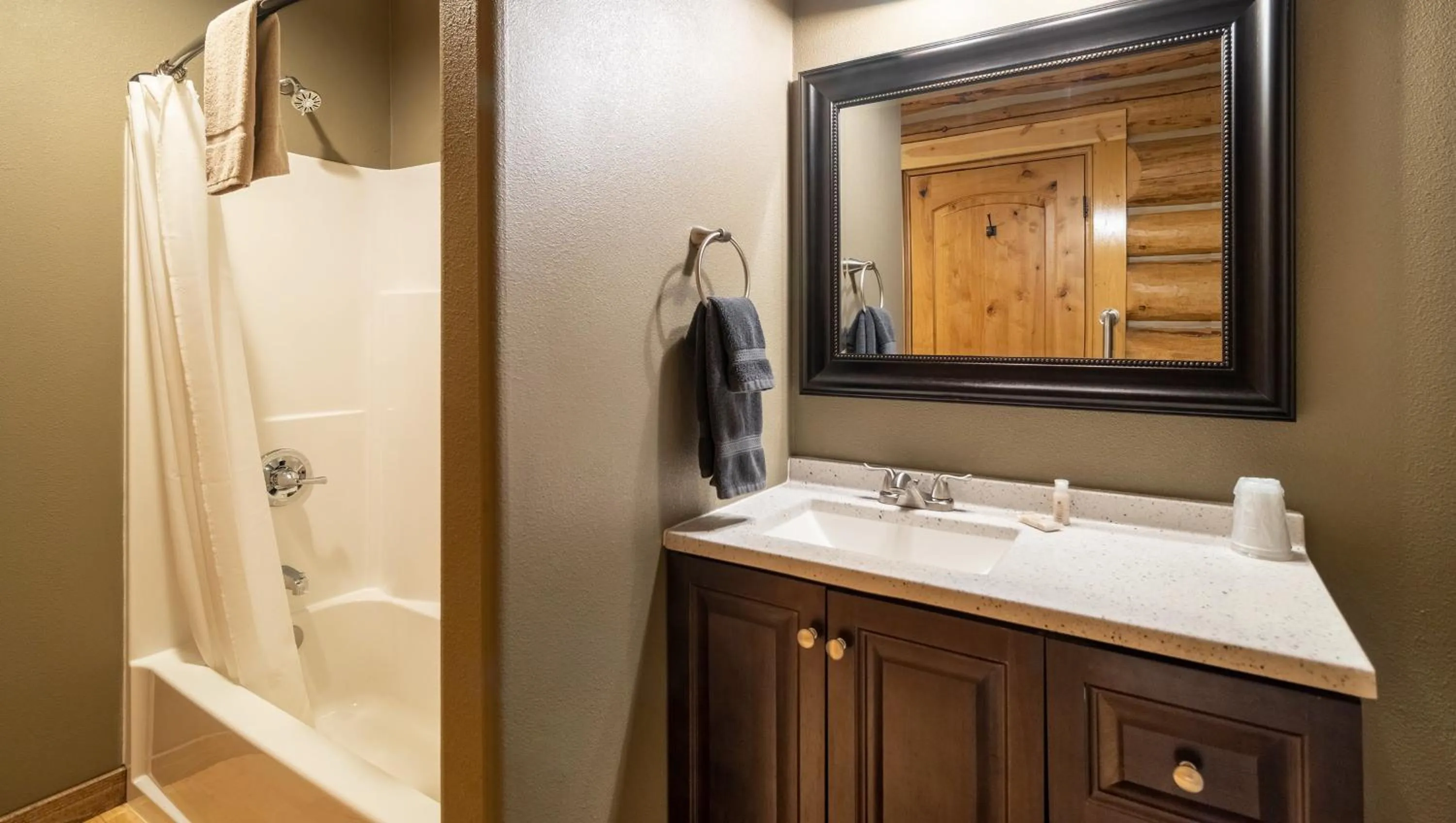 Bathroom in Dodge Peak Lodge