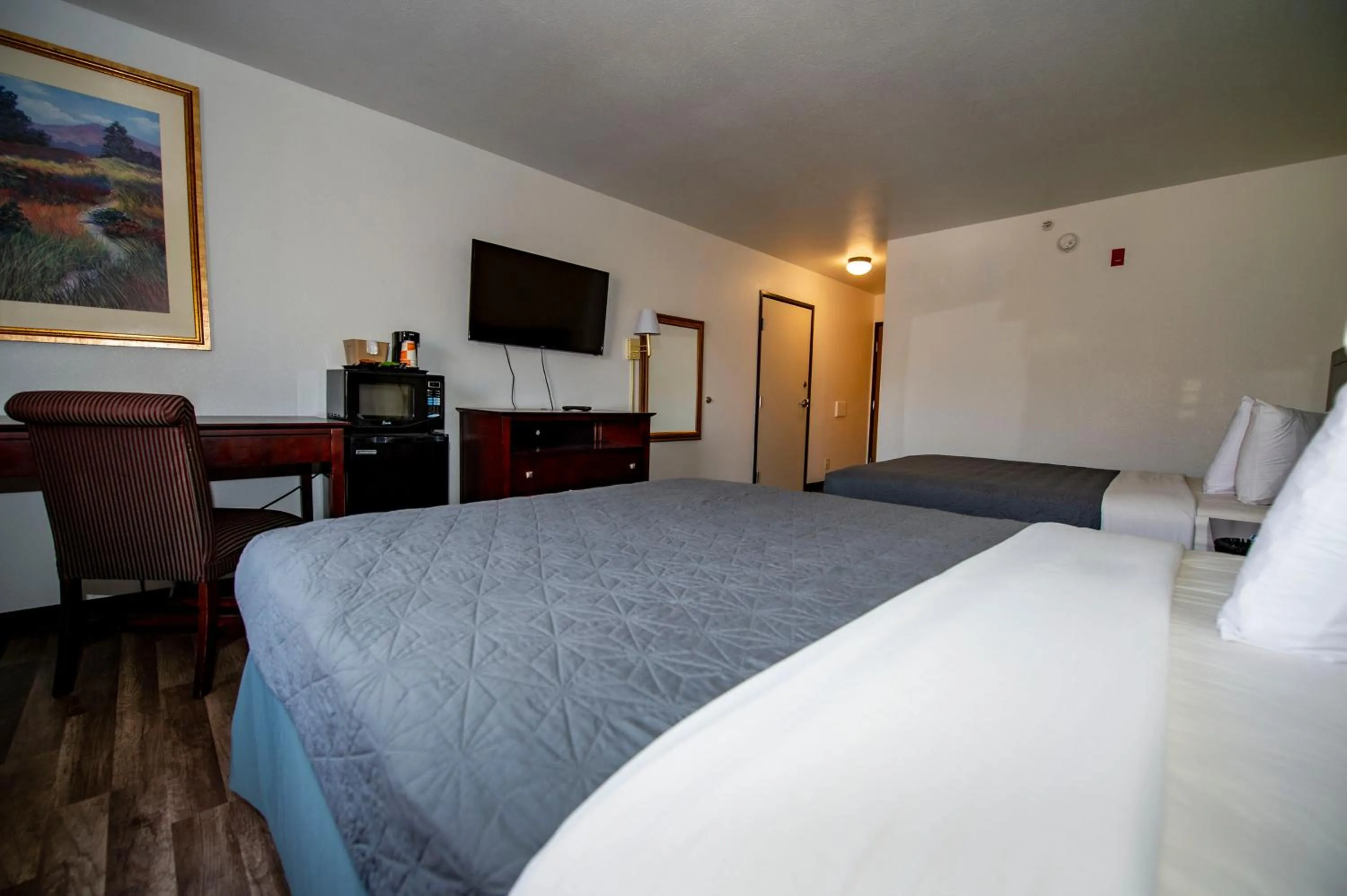 Bed in Rodeway Inn Central Colorado Springs