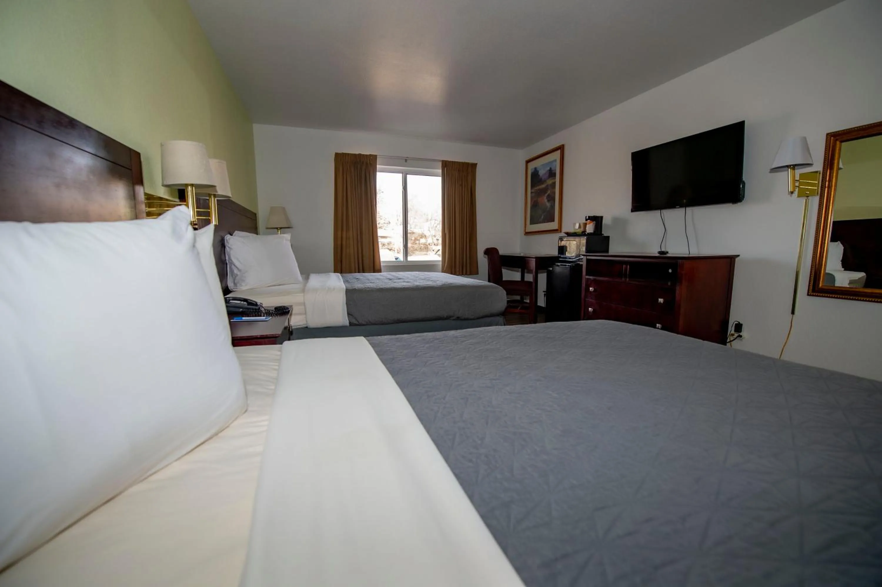 Bed in Rodeway Inn Central Colorado Springs