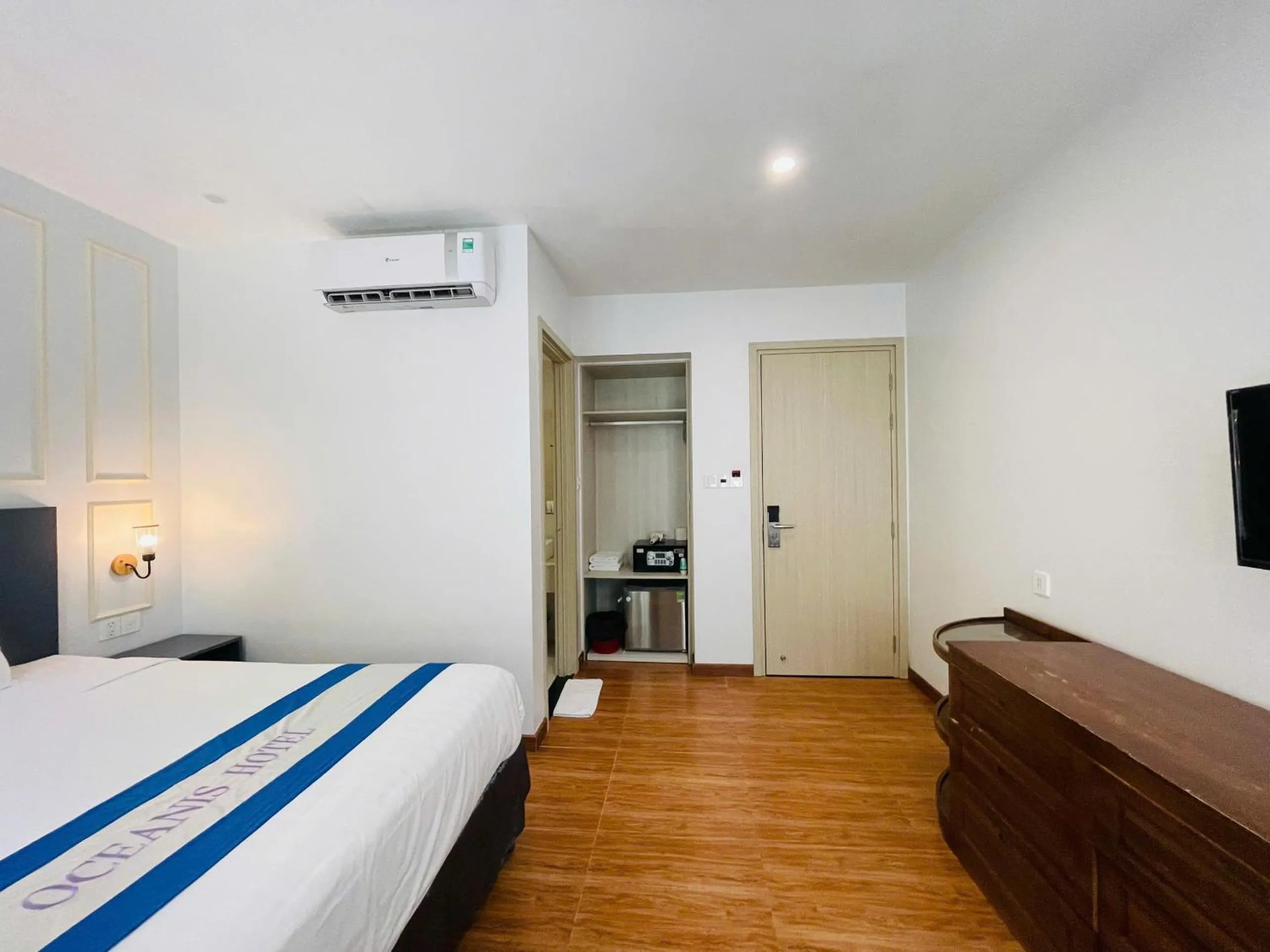 Bedroom, Bed in Oceanis Hotel