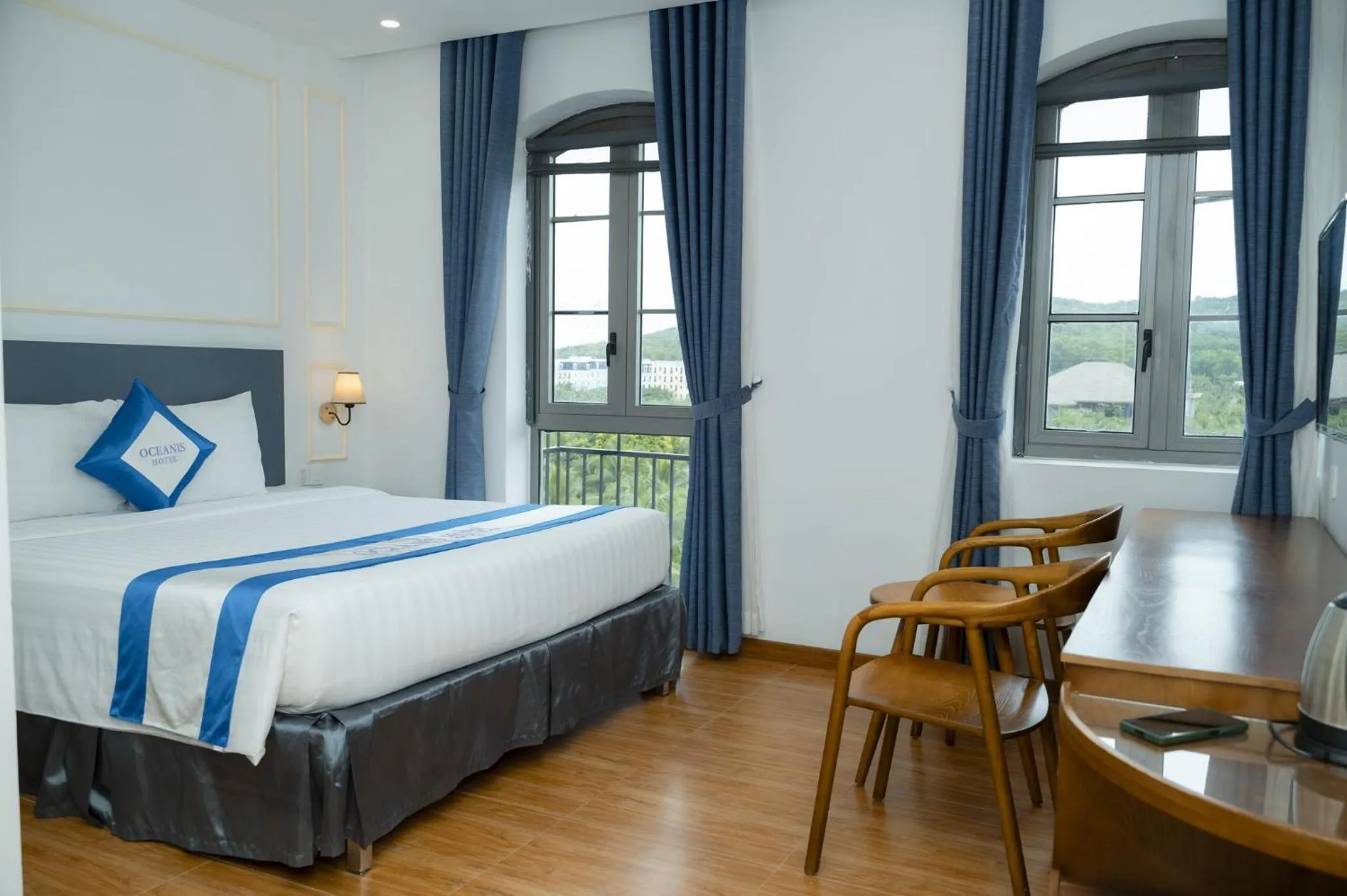 Bedroom, Bed in Oceanis Hotel