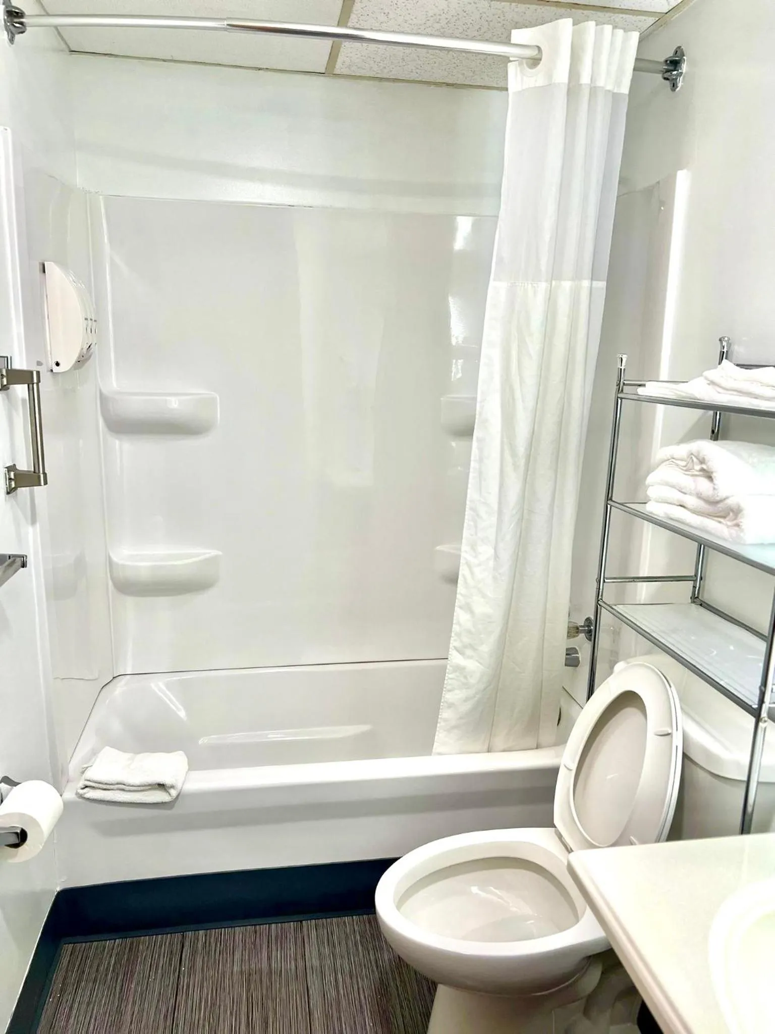 Bathroom in Travelodge by Wyndham Gallipolis