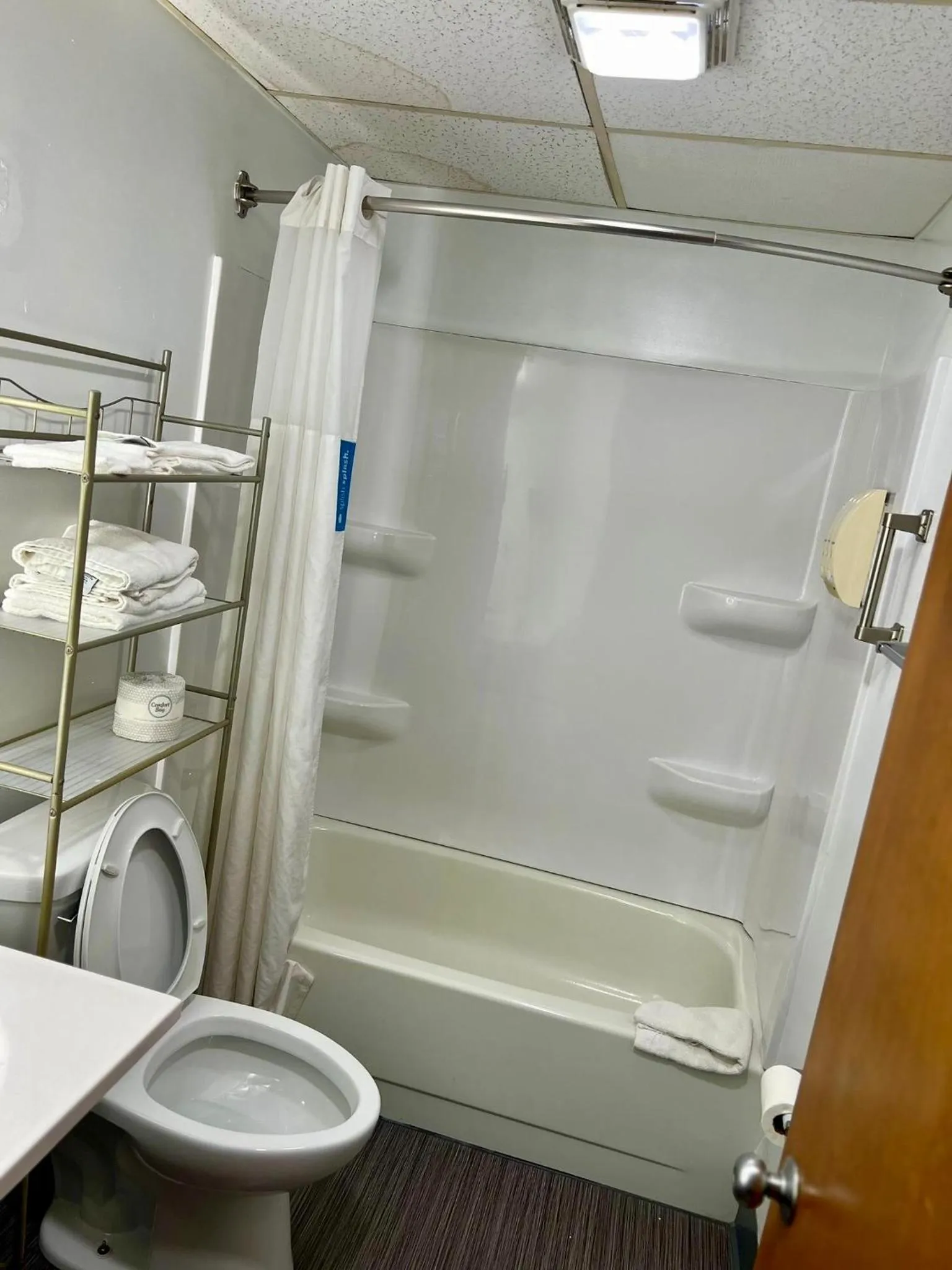 Bath in Travelodge by Wyndham Gallipolis