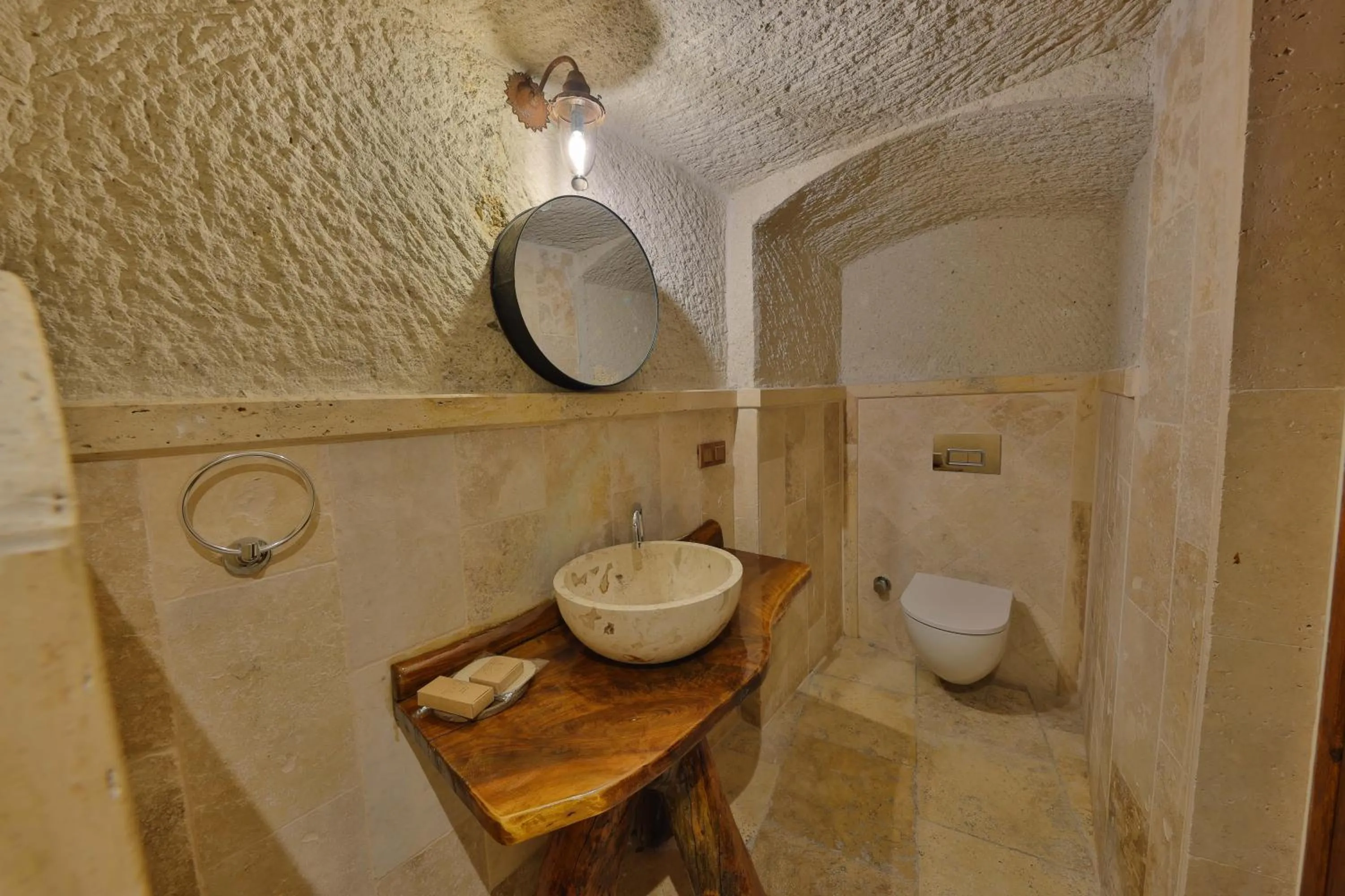 Shower in Nora Cave Hotel