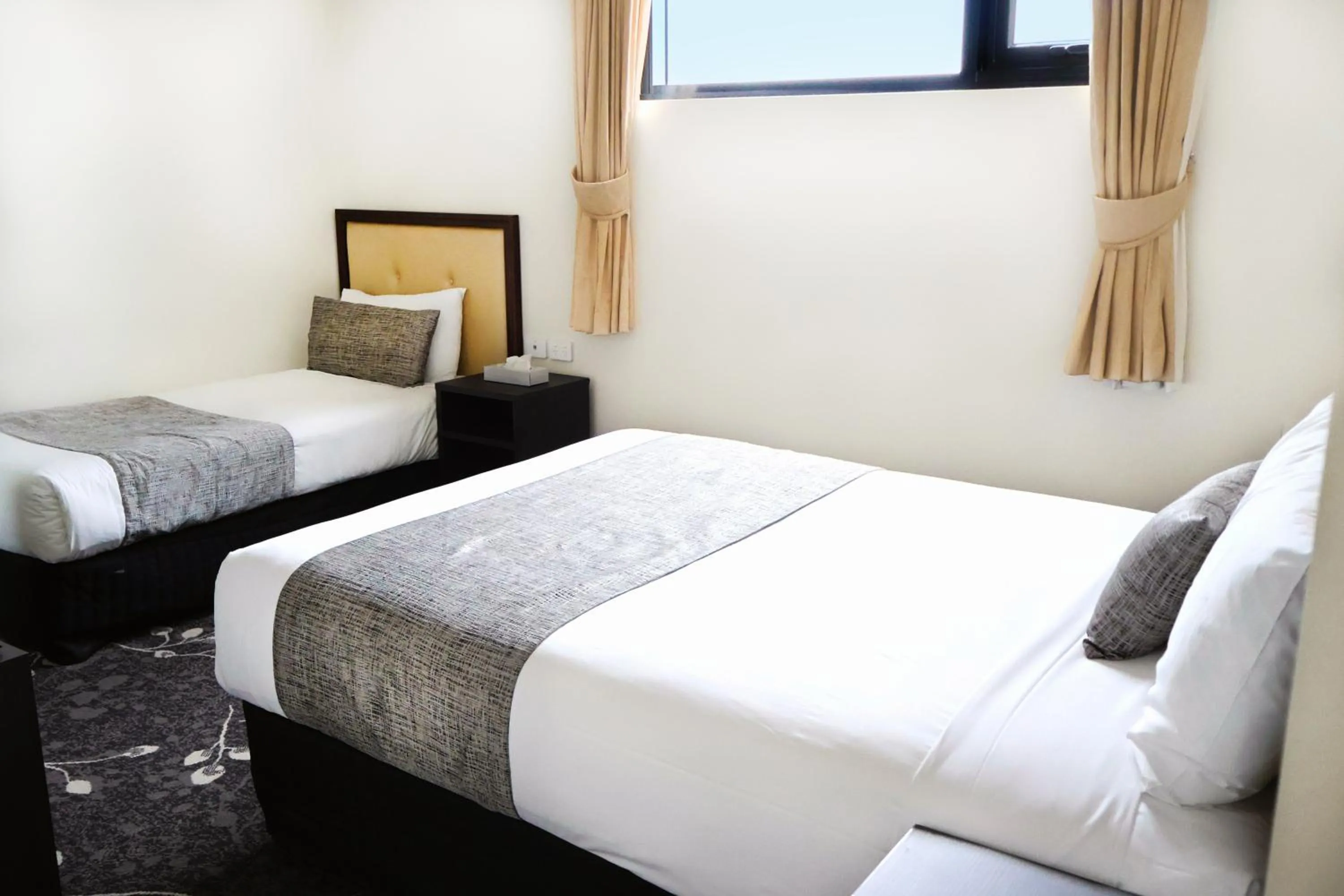 Bed in Burke and Wills Hotel Toowoomba