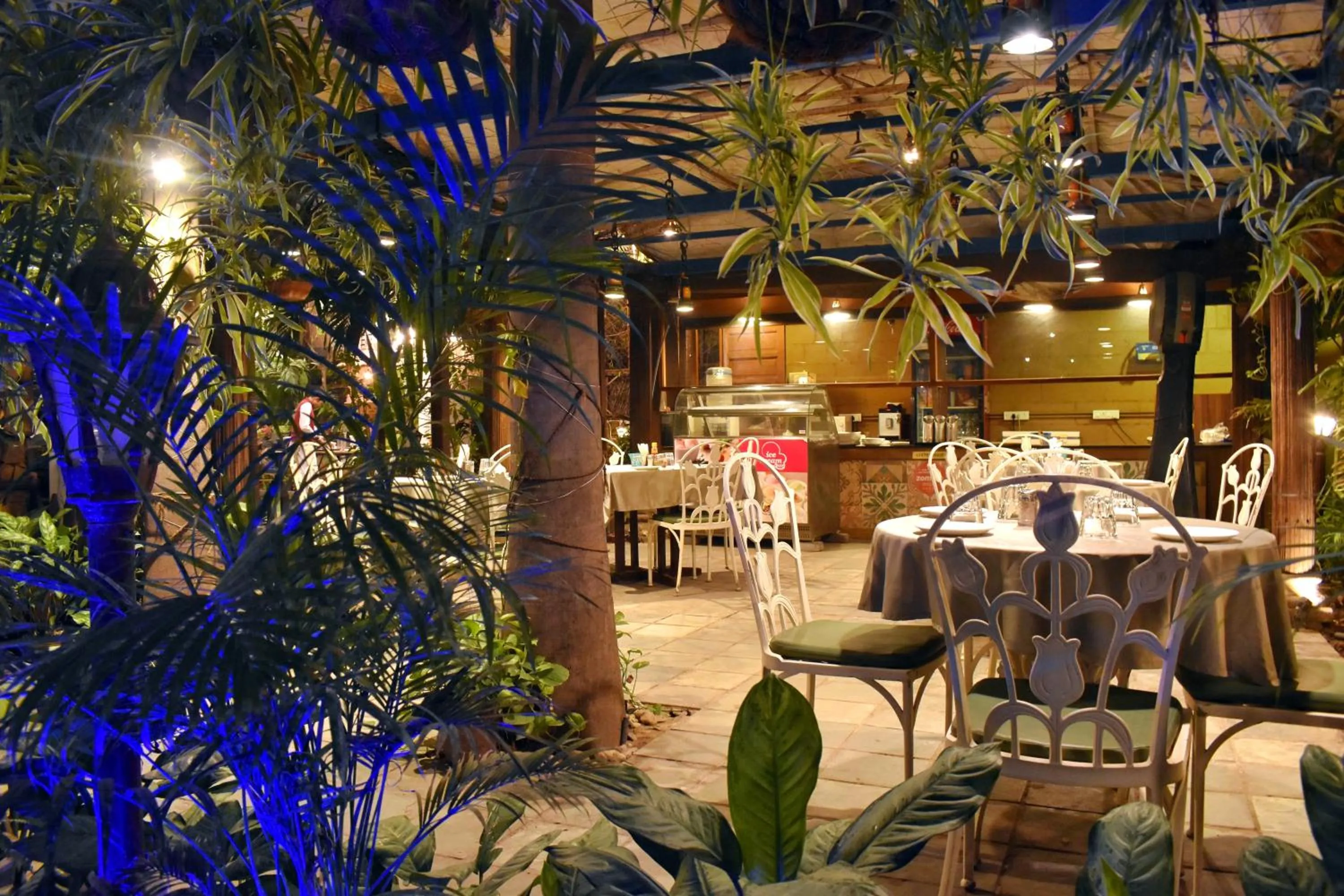 Restaurant/places to eat in WelcomHeritage Mani Mansion