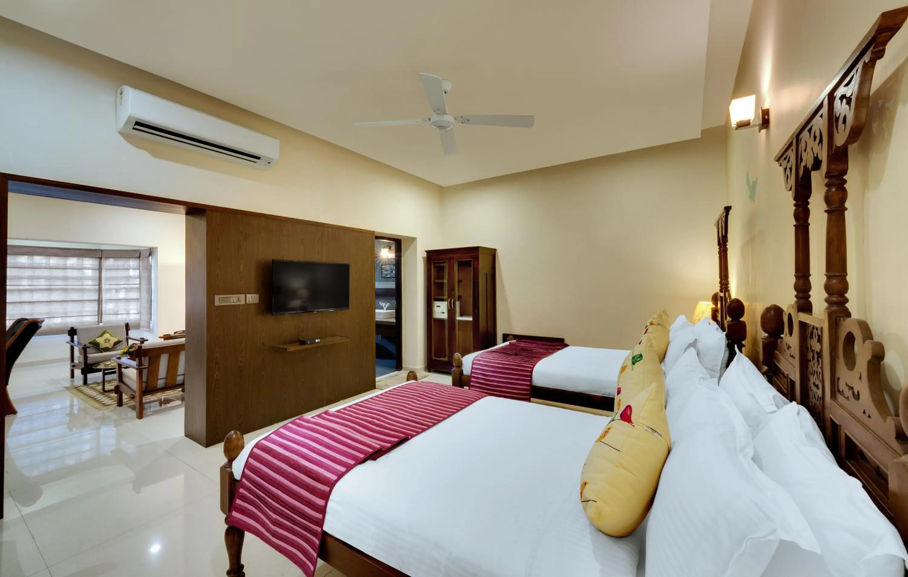 Bed in WelcomHeritage Mani Mansion